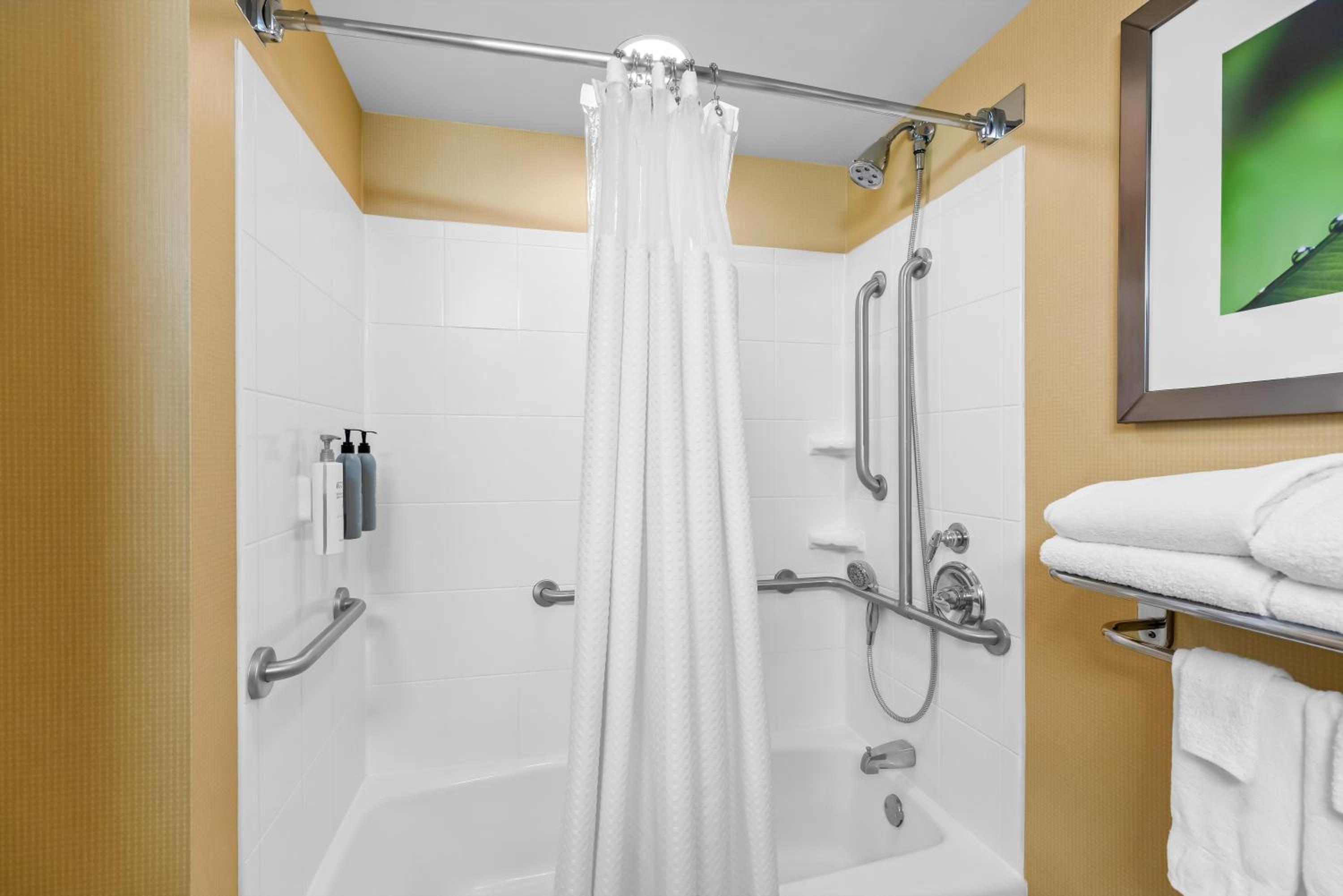Accessible Deluxe 2 Queen Beds - Photo 7