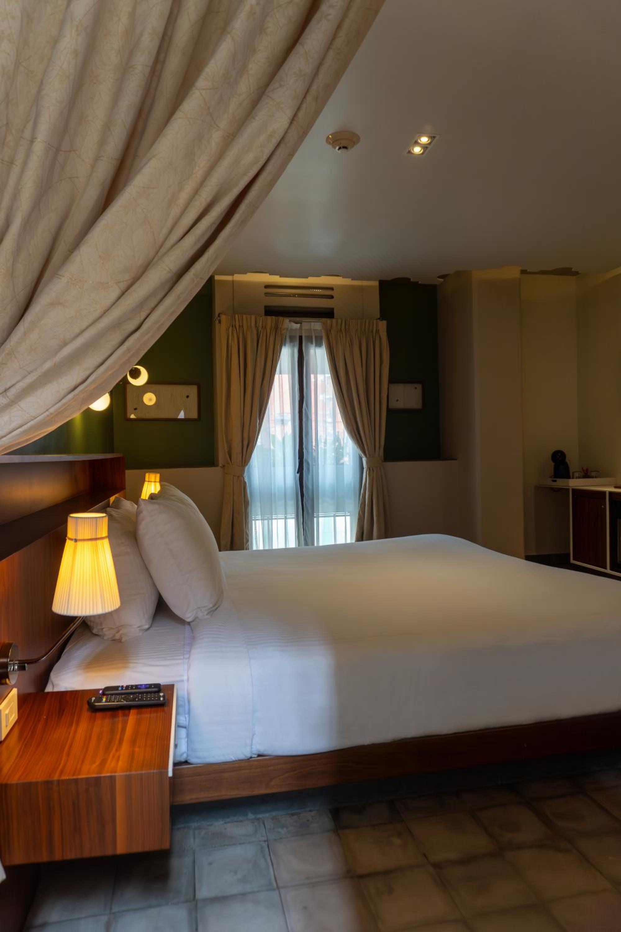 Superior King Room - Photo 9
