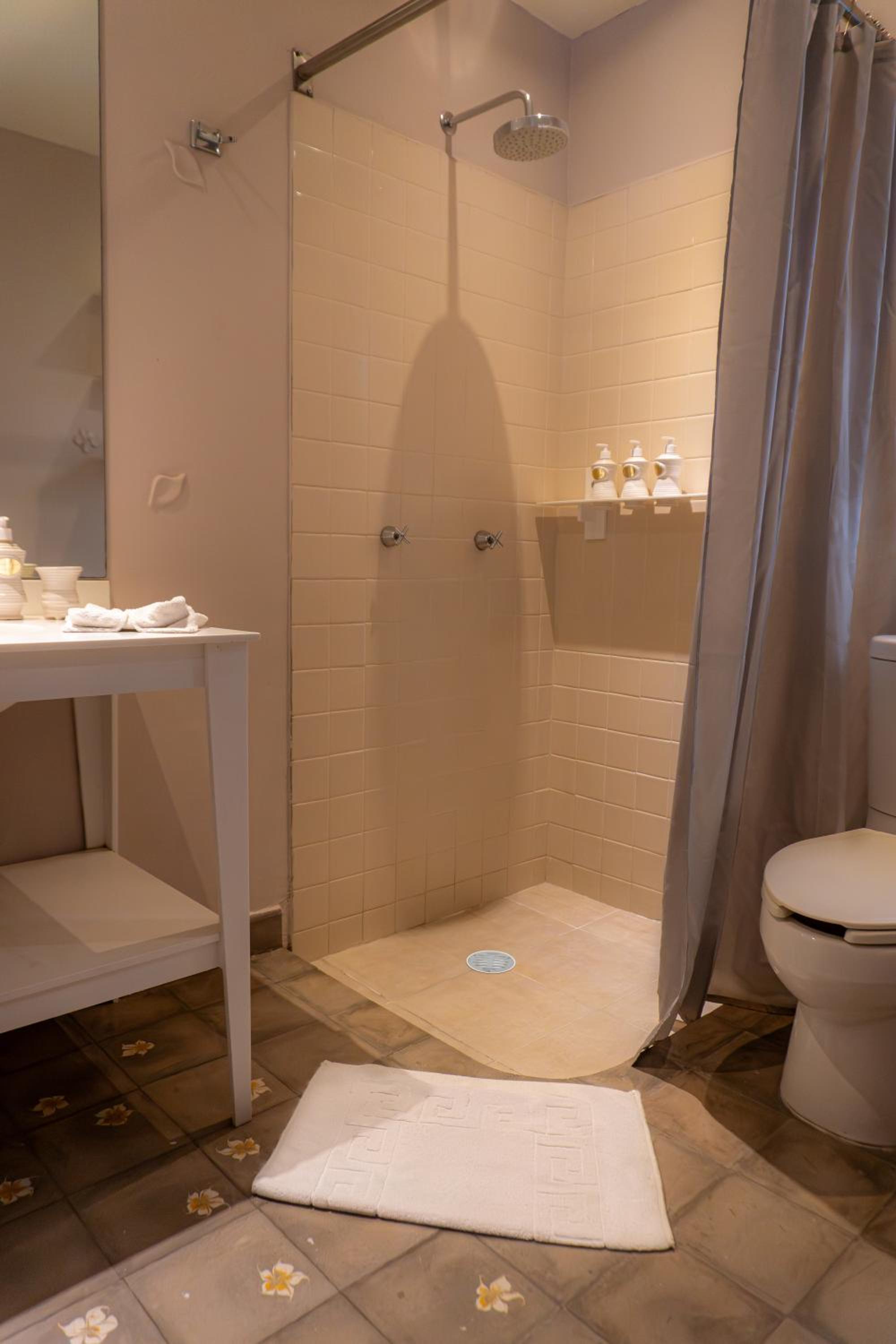 Superior King Room - Photo 7