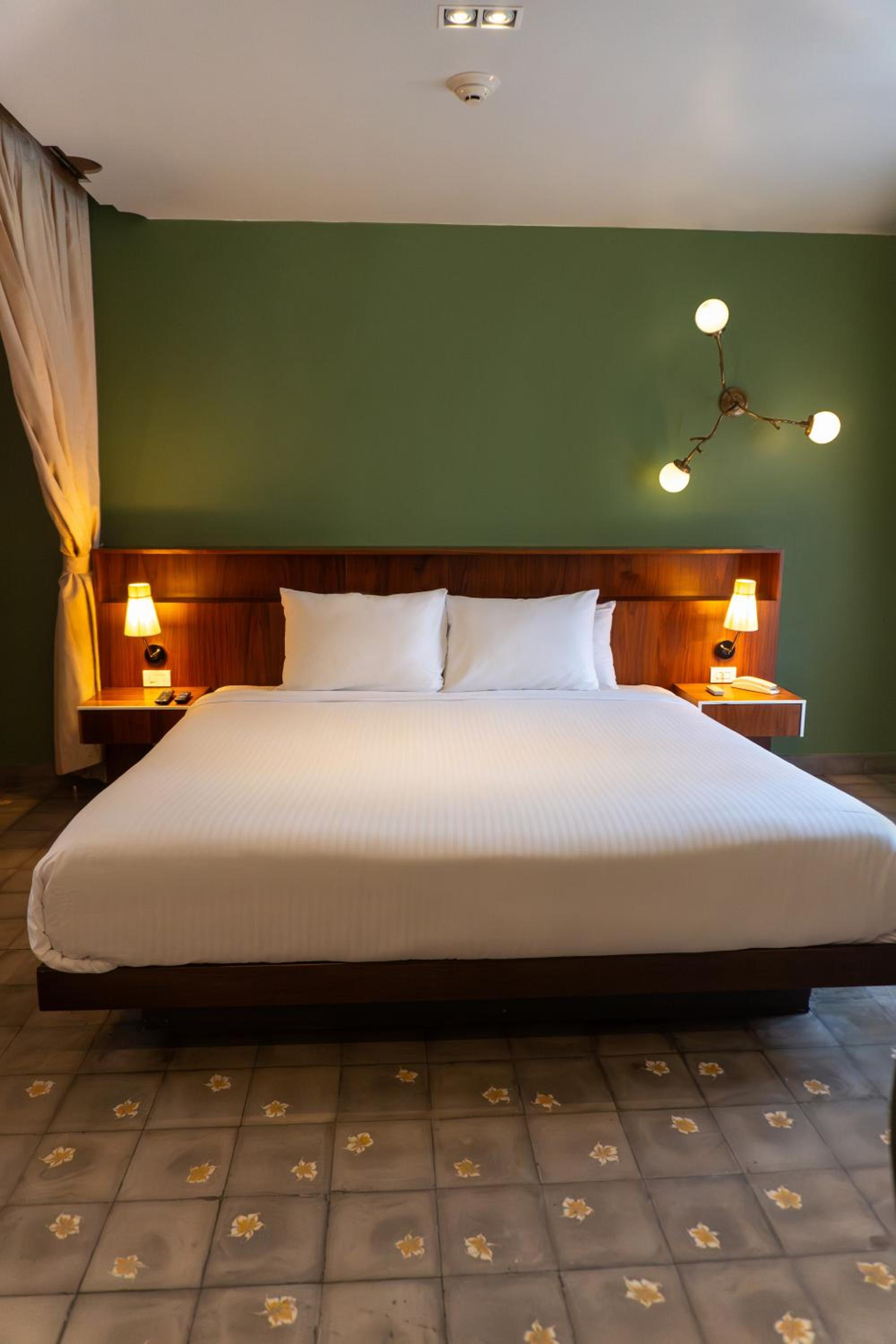 Superior King Room - Photo 6