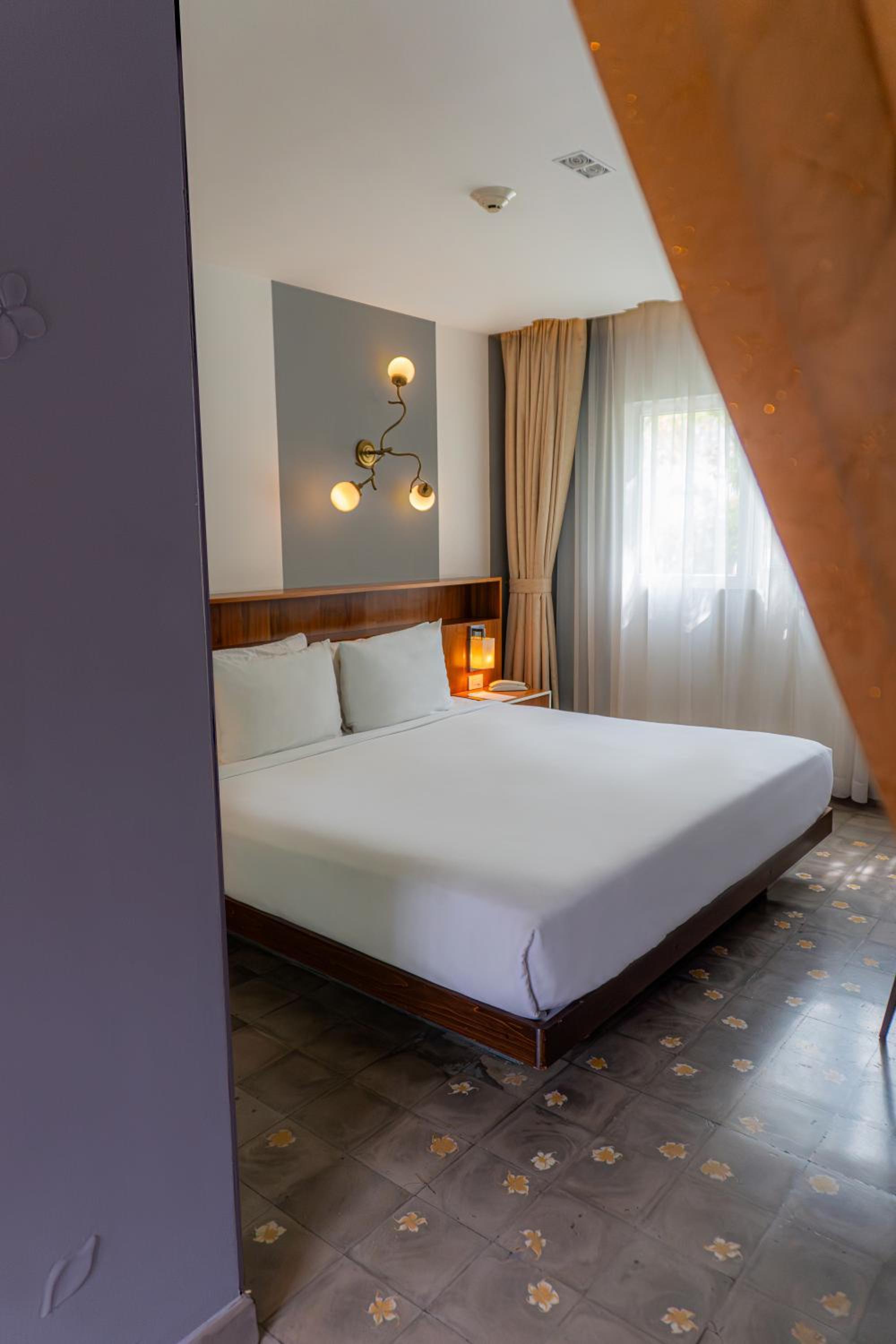 Standard King Room - Photo 2