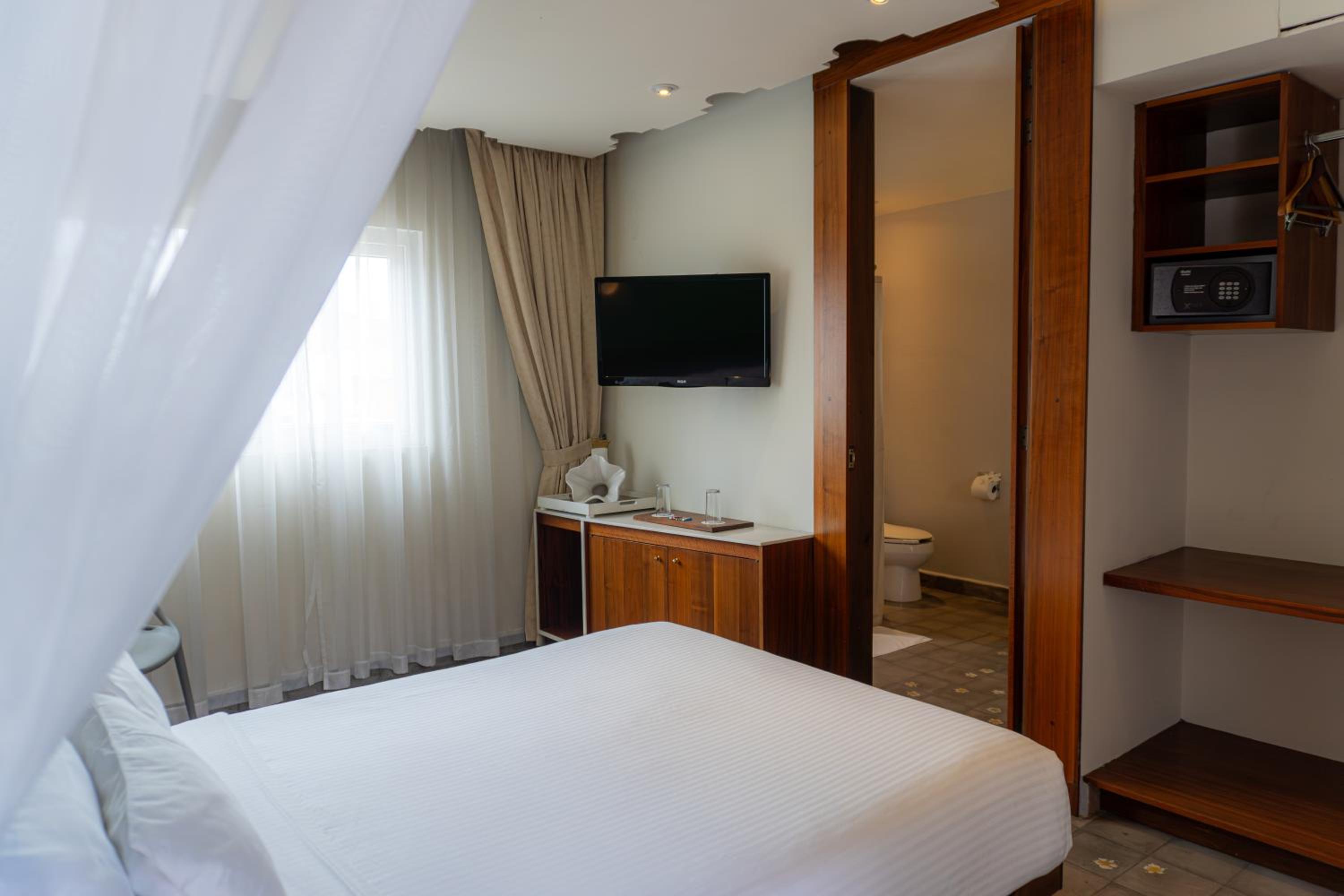 Standard Queen Room - Photo 3