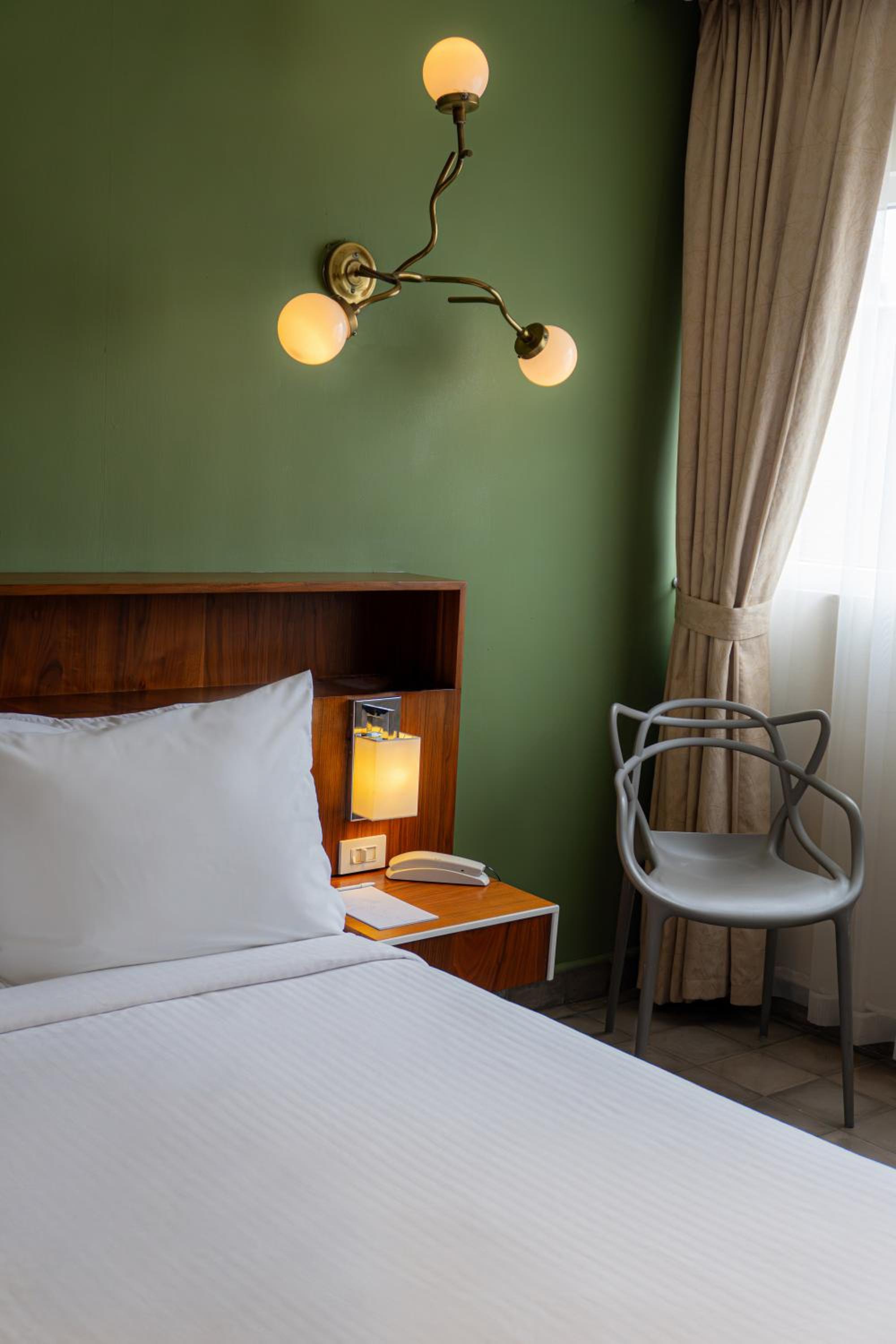Standard Queen Room - Photo 4