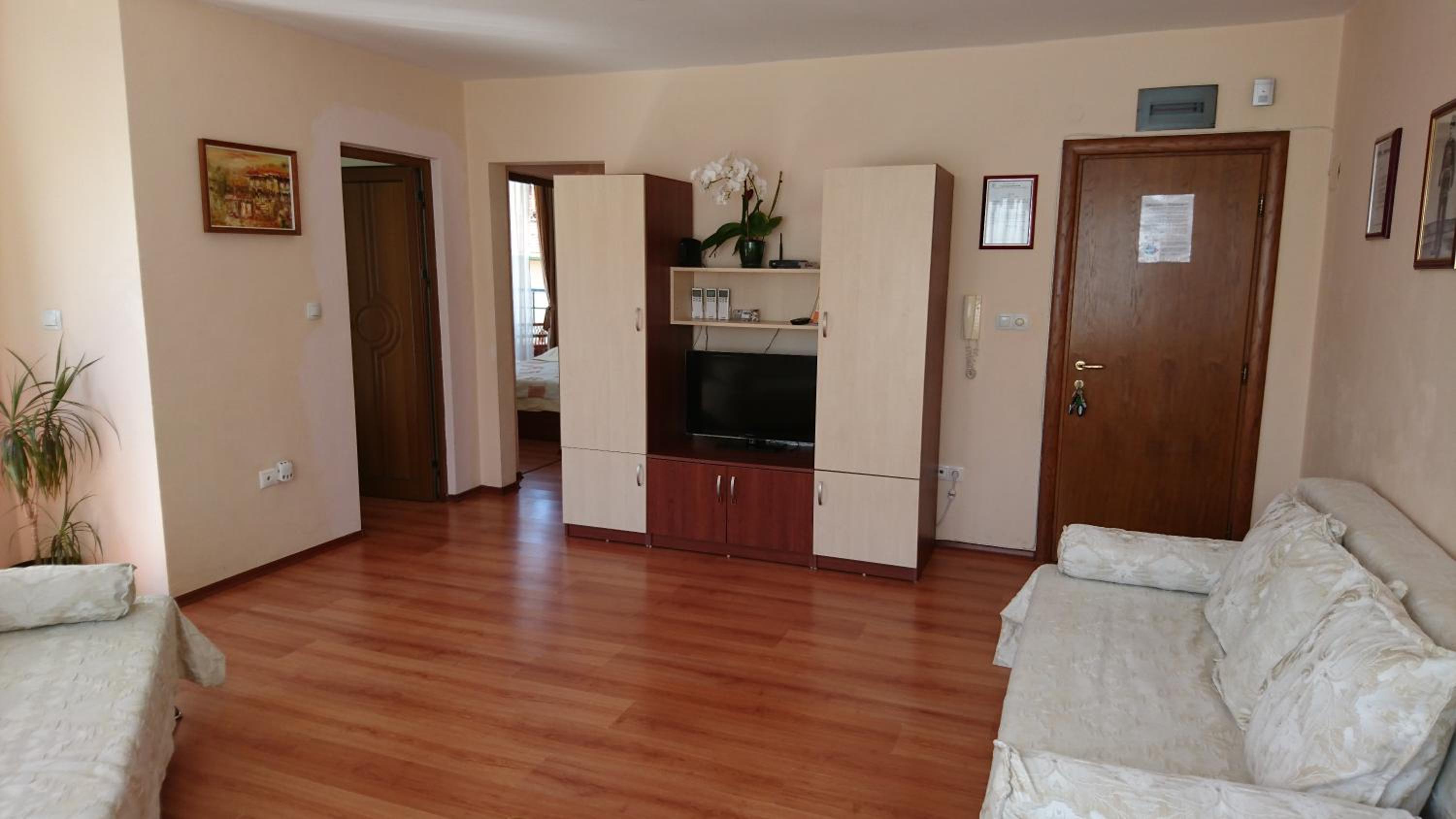 Two-Bedroom Apartment with Balcony and Park View photo 3