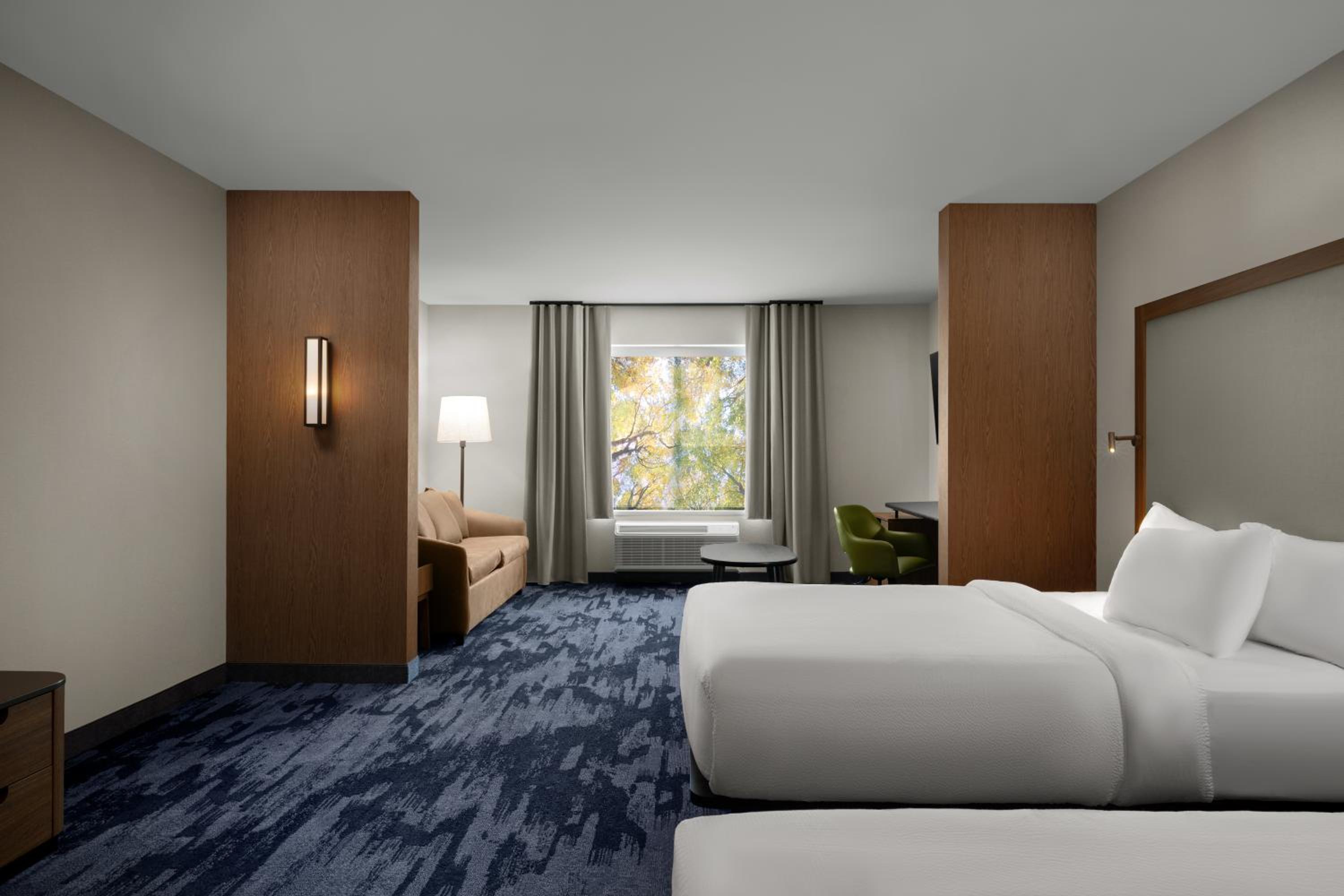 Queen Suite with Two Queen Beds and Sofa Bed - Photo 3