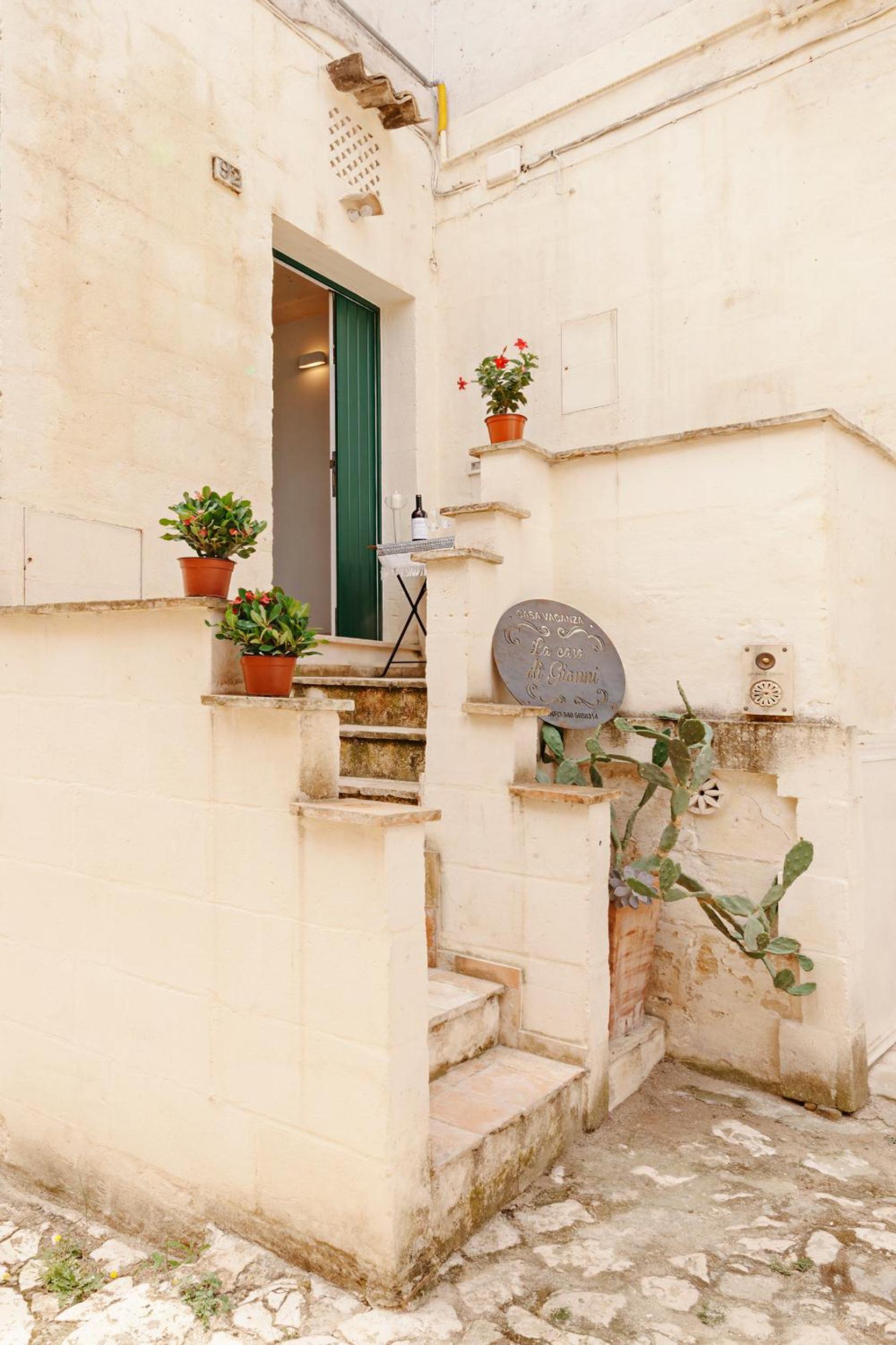 Studio Apartment - Photo 9