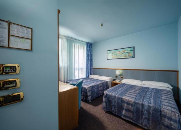 Family Room (2 Adults + 2 Children) - Photo 3