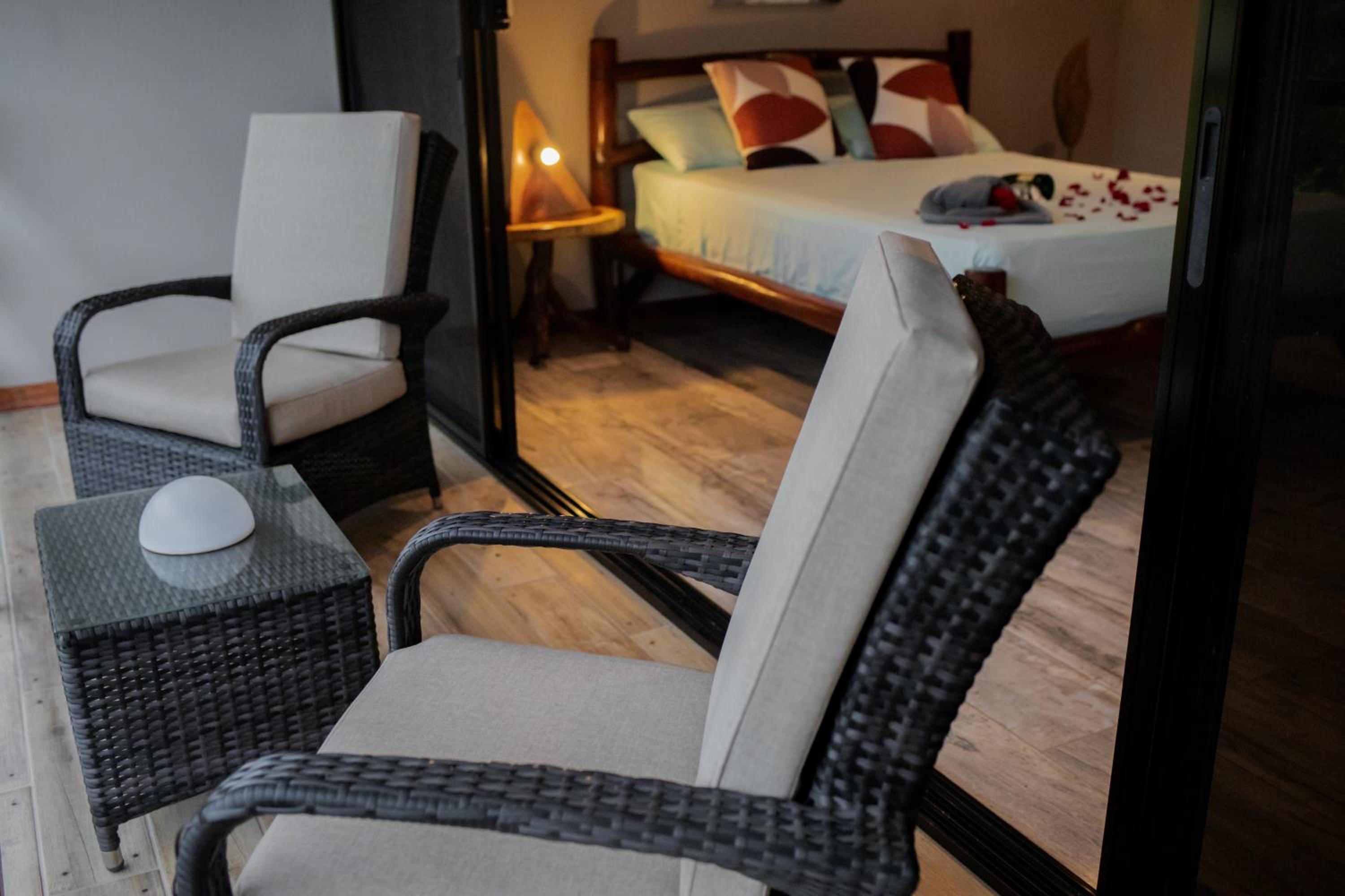 Deluxe Double Room with Balcony photo 3