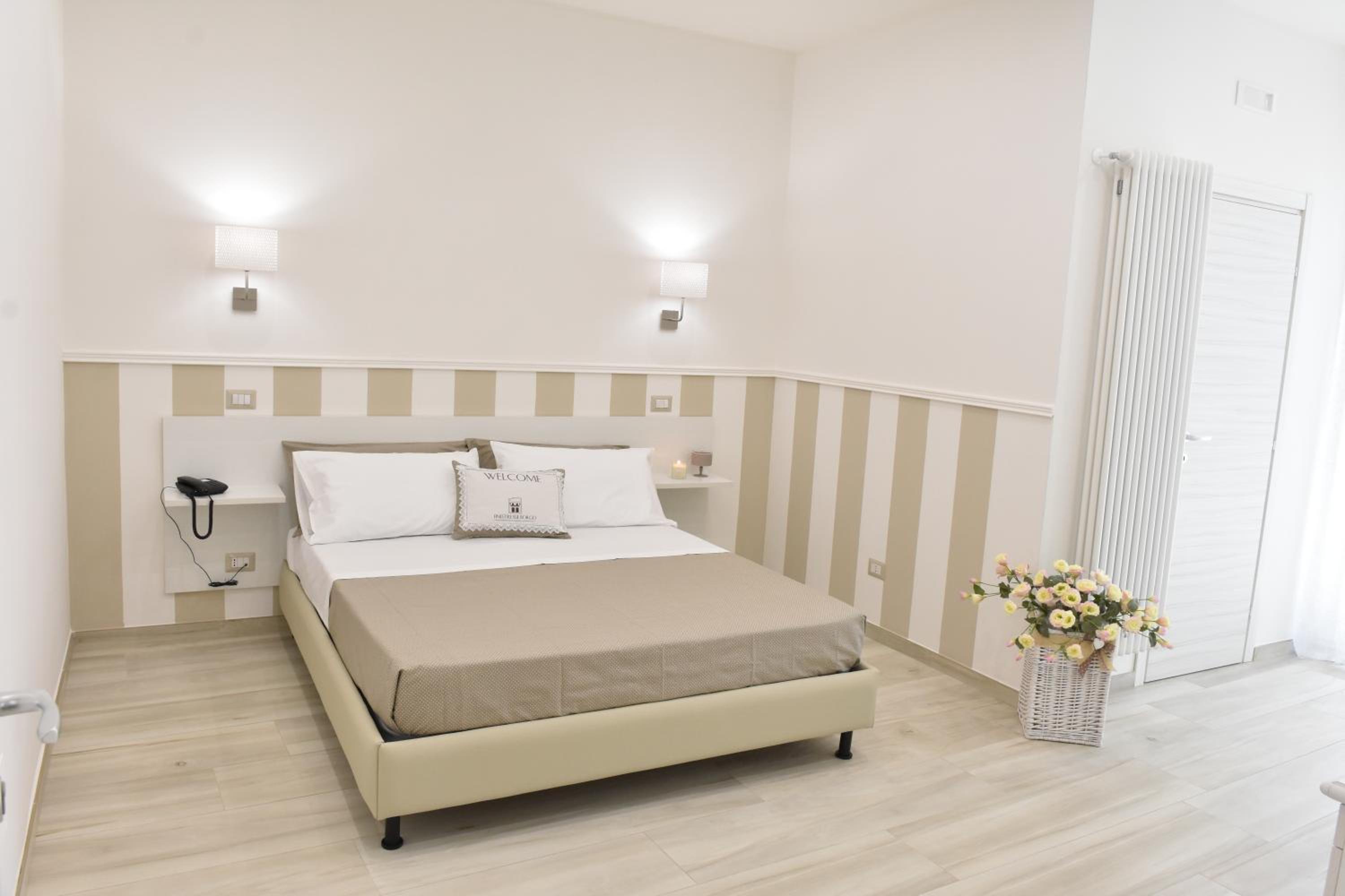Deluxe Double Room with Extra Bed photo 2