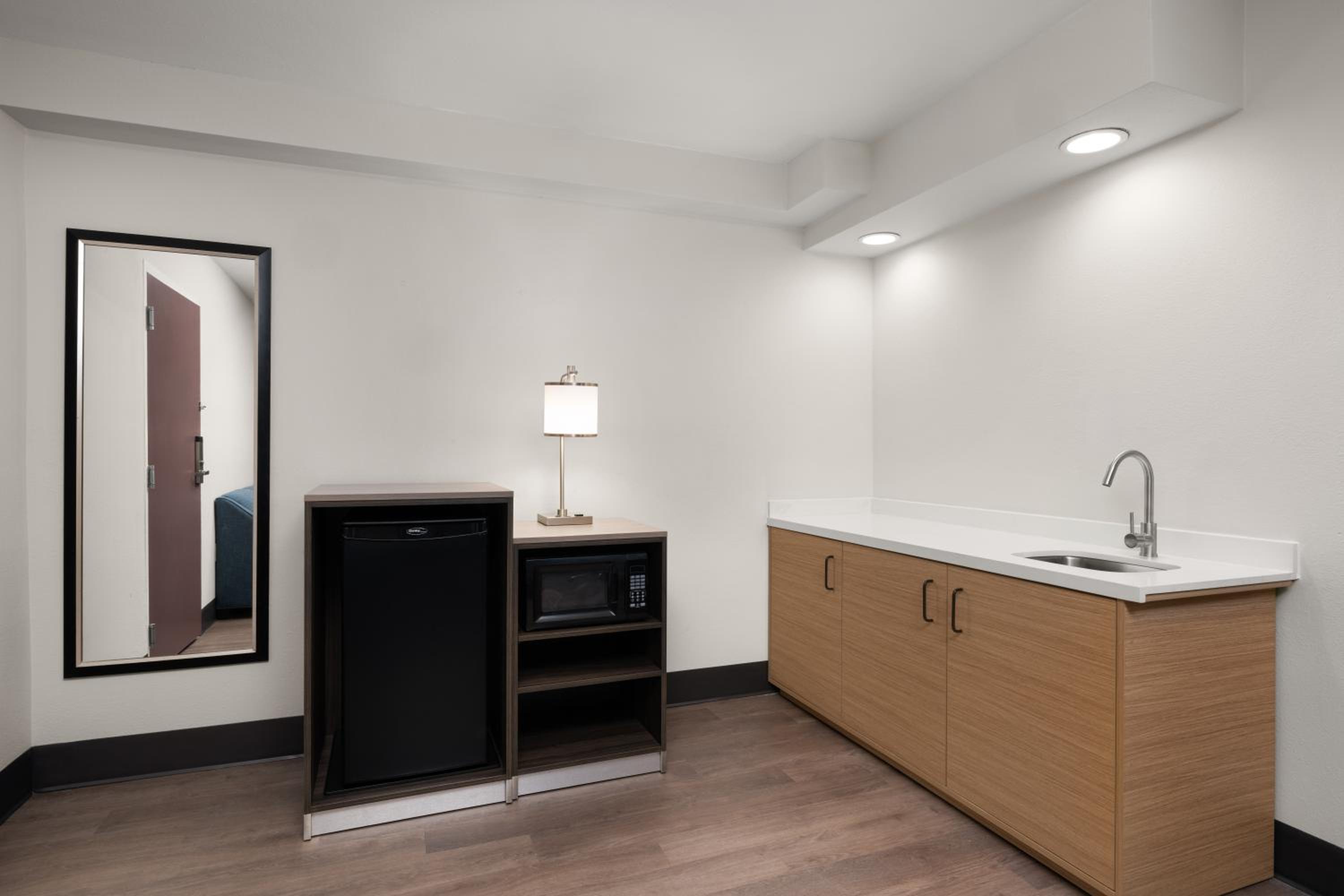 One-Bedroom Suite - Photo 2