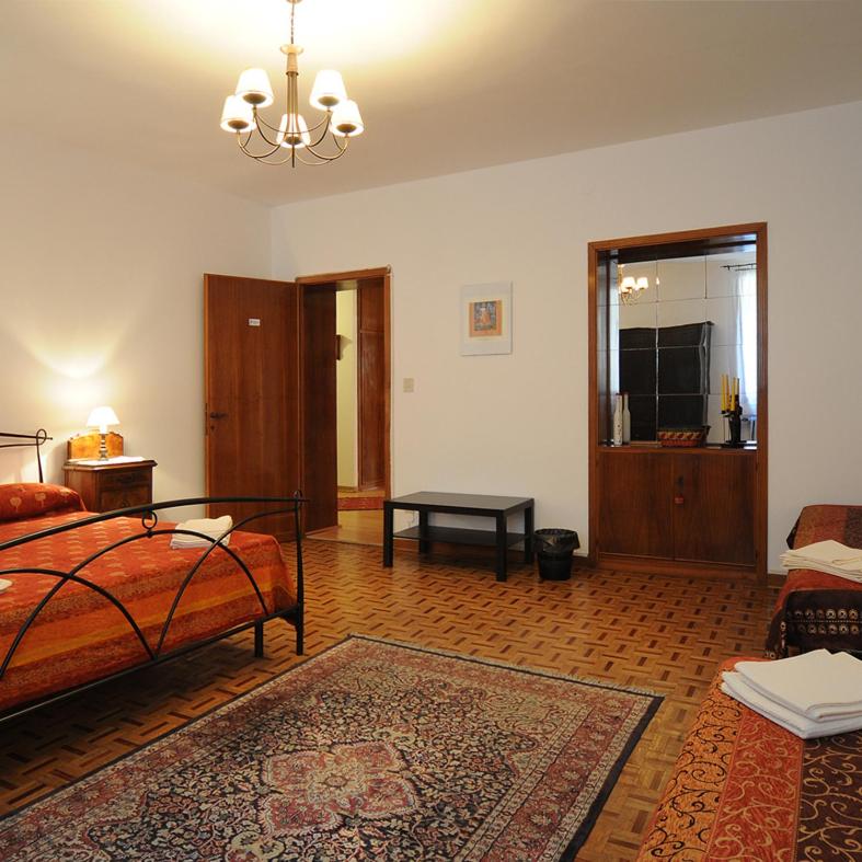 Quadruple Room with Shared Bathroom photo 3