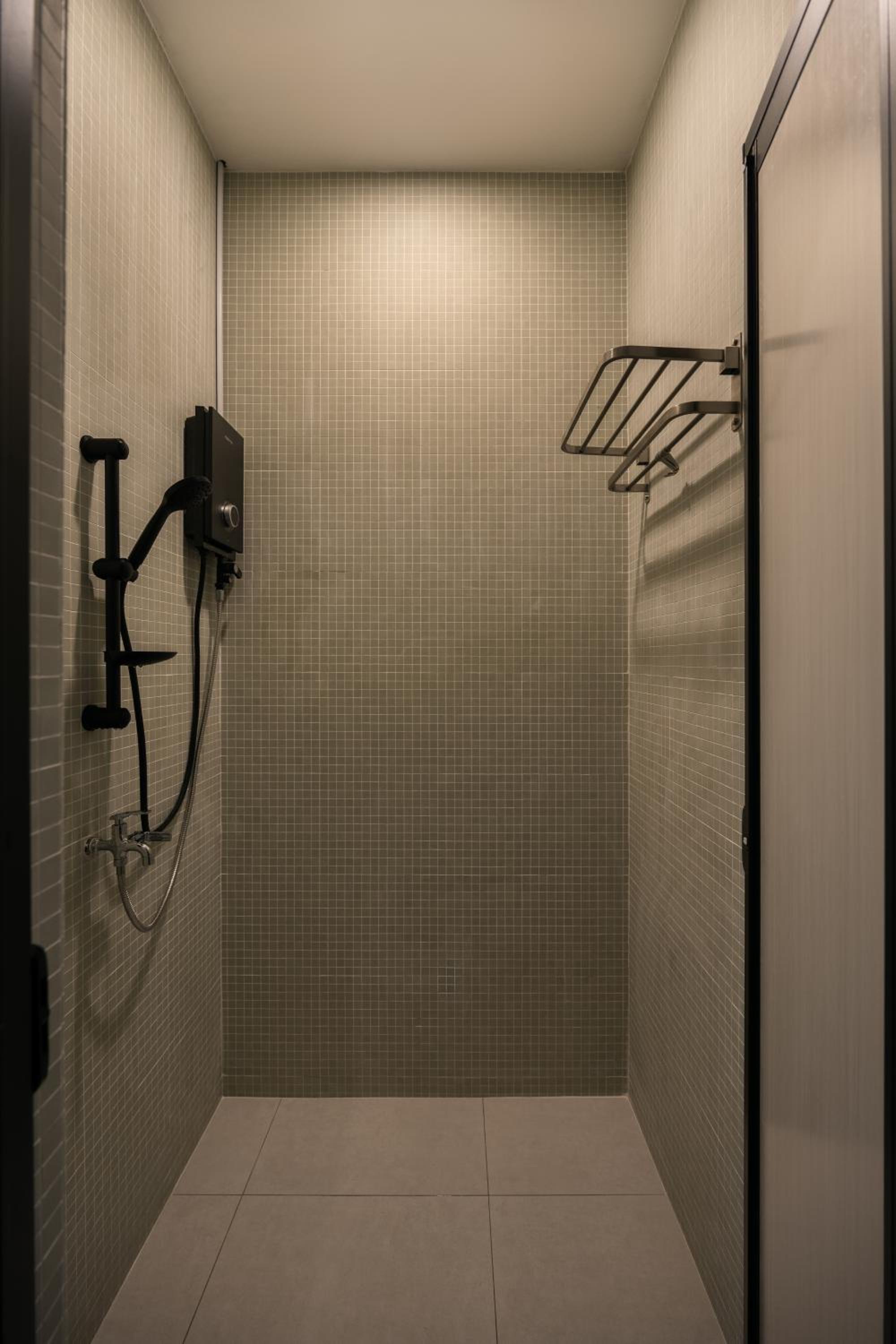 Single Capsule in Mixed Room photo 3