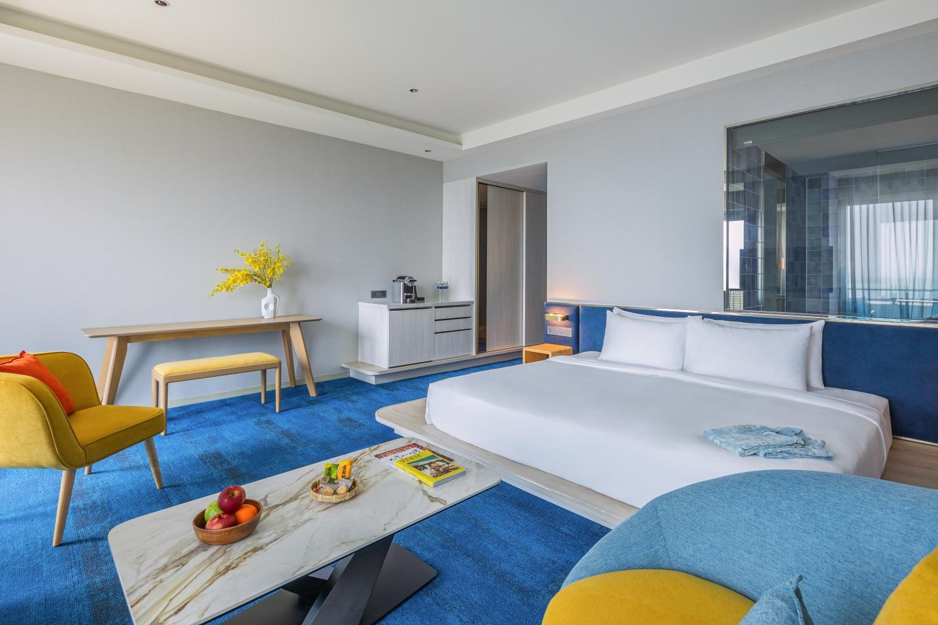 King Room with Partial Ocean View - Photo 4