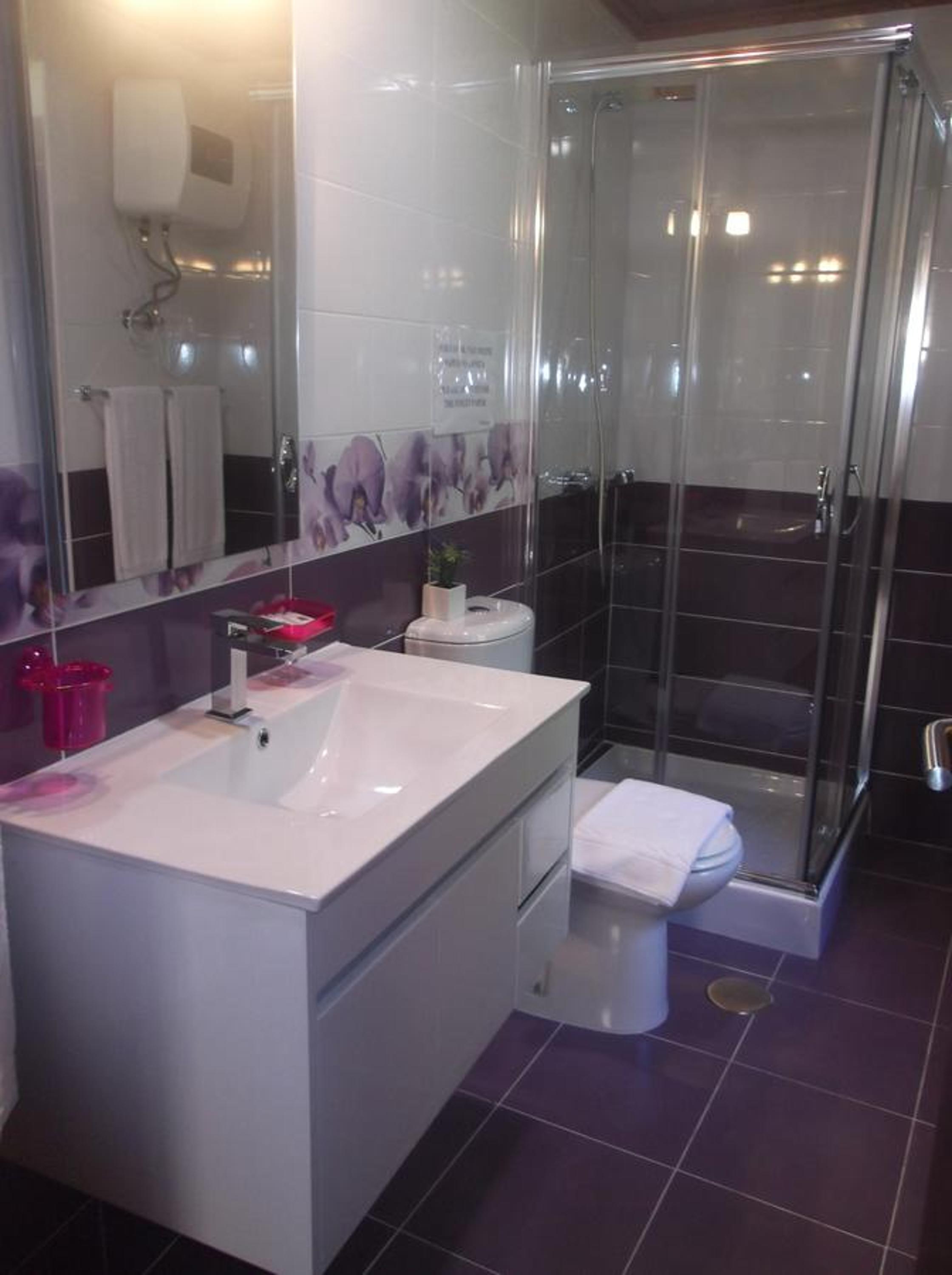 Standard Twin Room - Photo 4