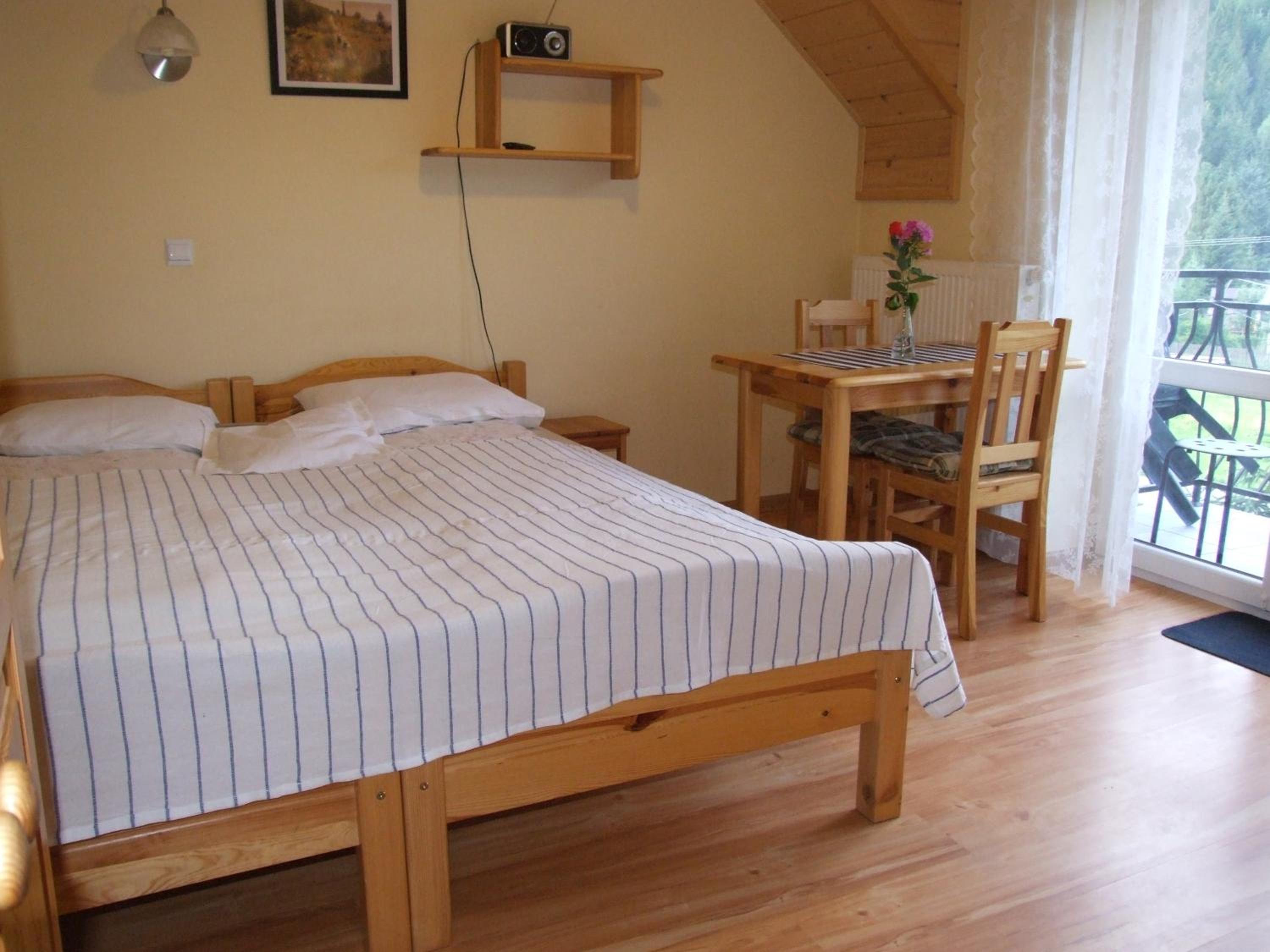 Double or Twin Room with Private Bathroom photo 3