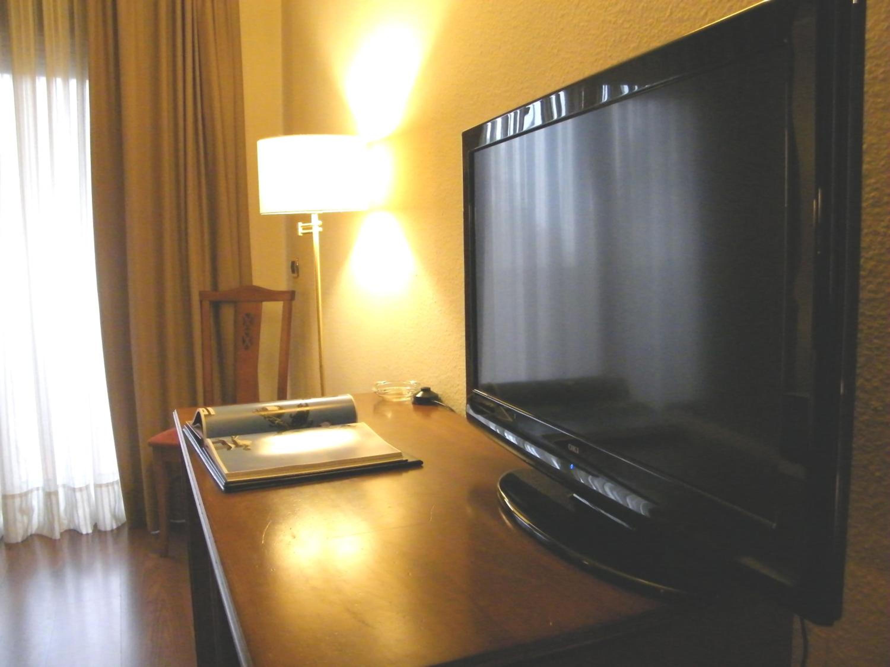 Double or Twin Room with Extra Bed (3 Adults) - Photo 3