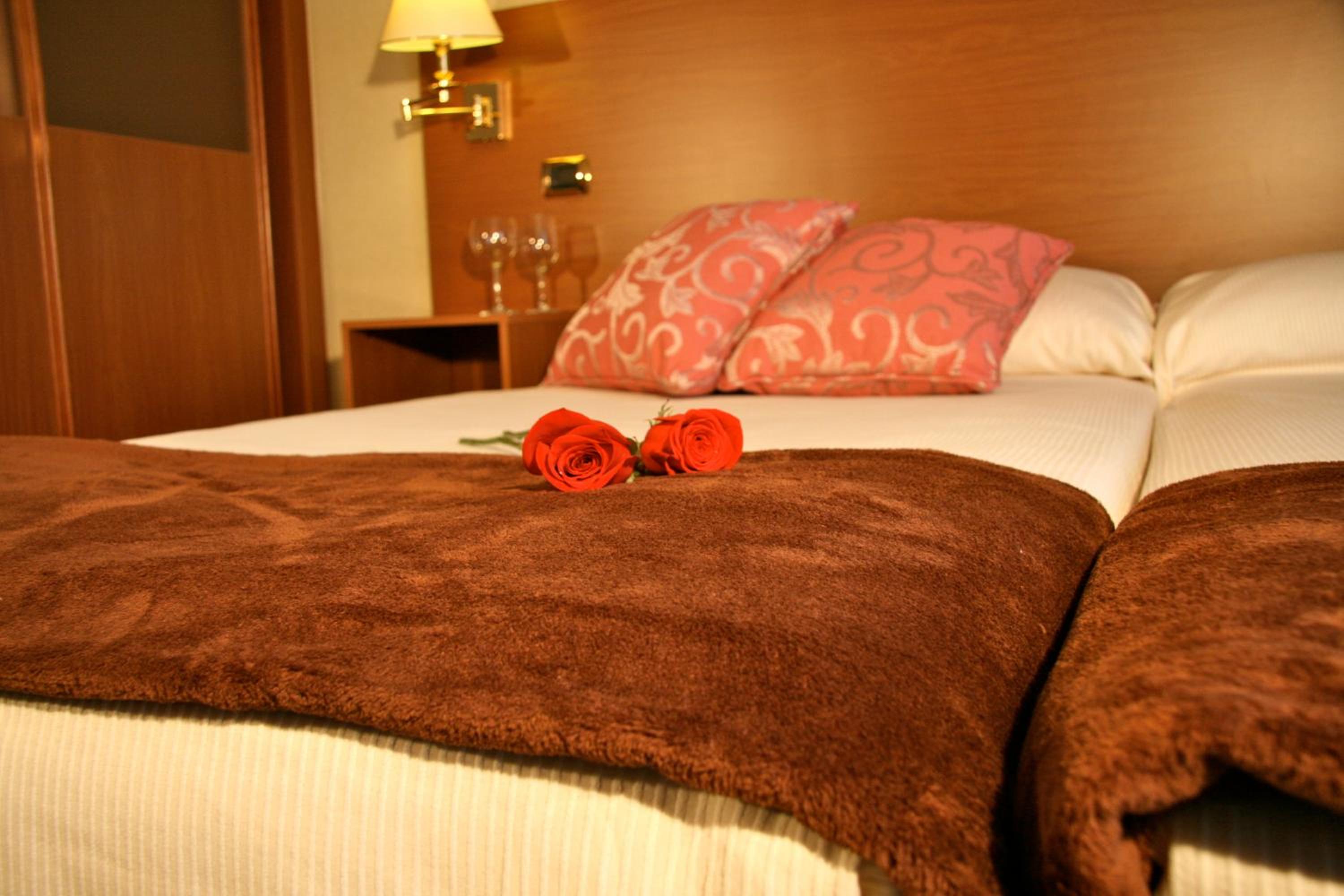 Twin Room - Photo 2