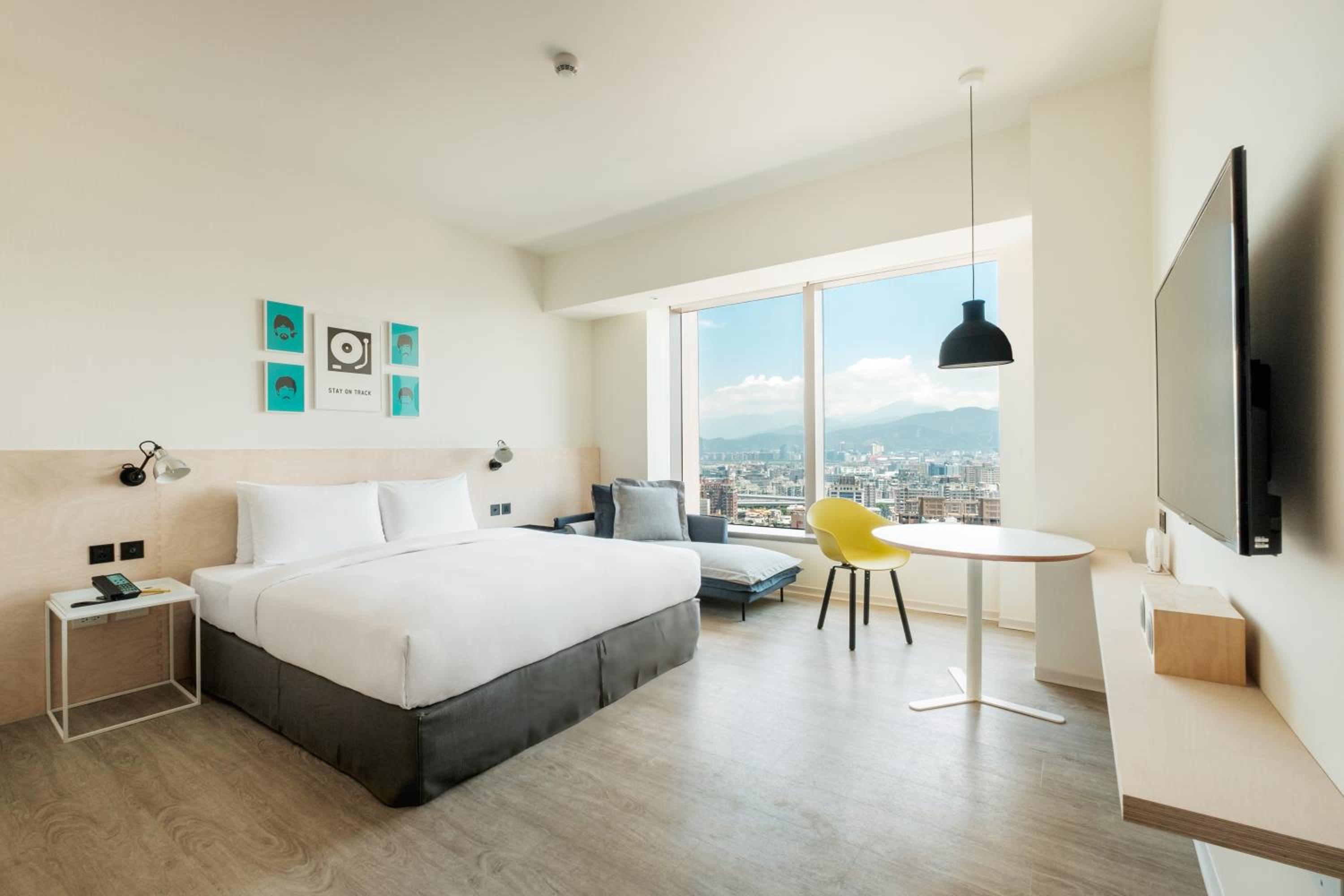 Medium King 101 View Room - Photo 1