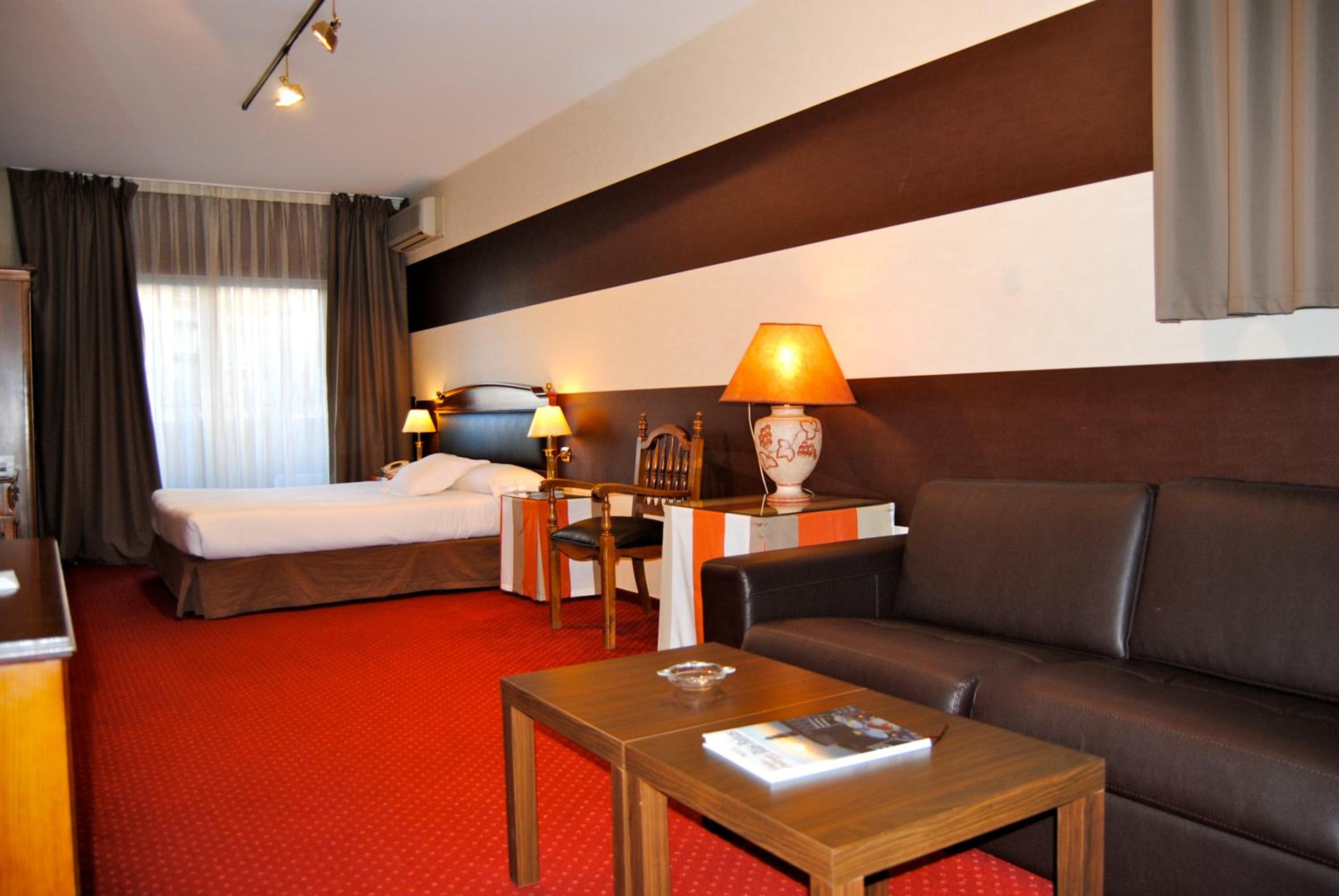 Quadruple Room - Photo 1