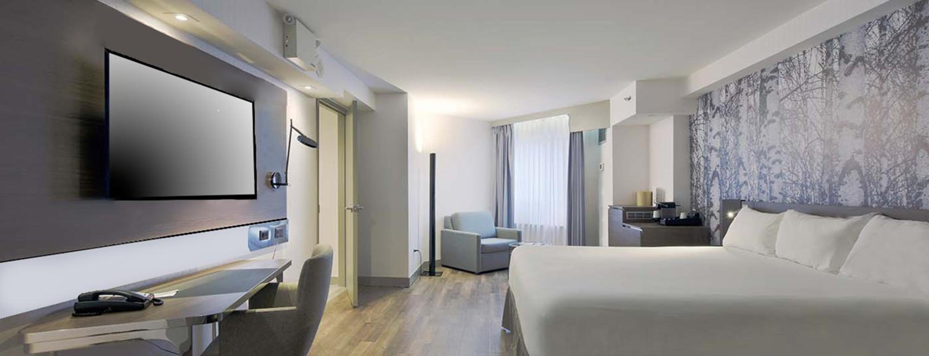 King Studio with Roll-In Shower - Disability Access