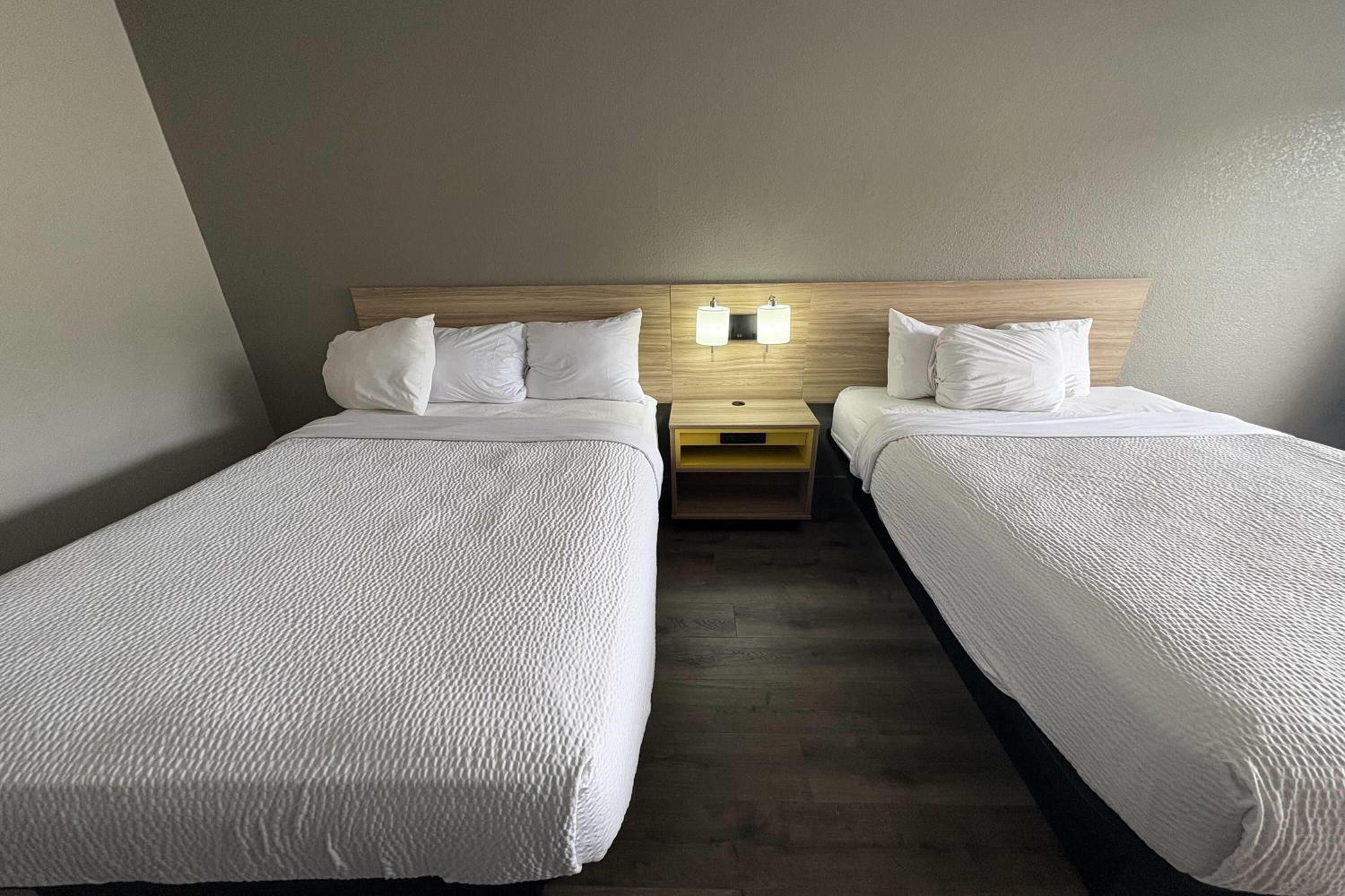 Double Room with Two Double Beds - Smoking - Photo 6