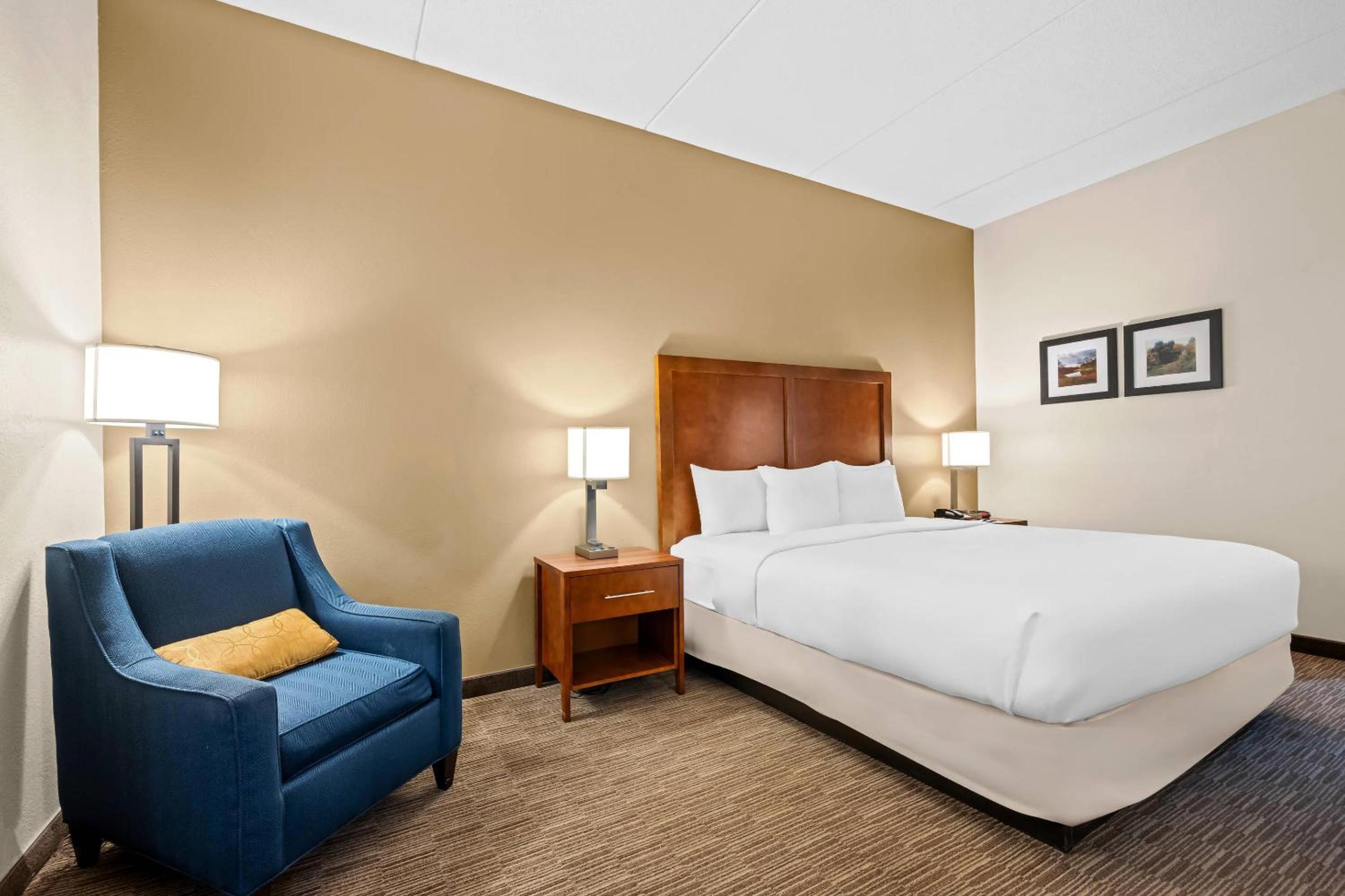 King Room with Whirlpool - Non-Smoking photo 1