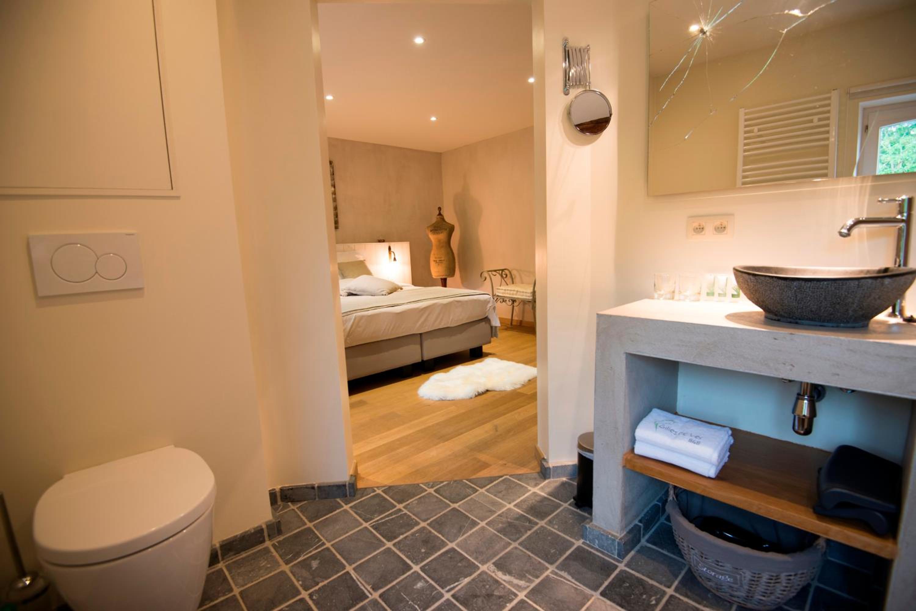 King Room with Bath Tub photo 2