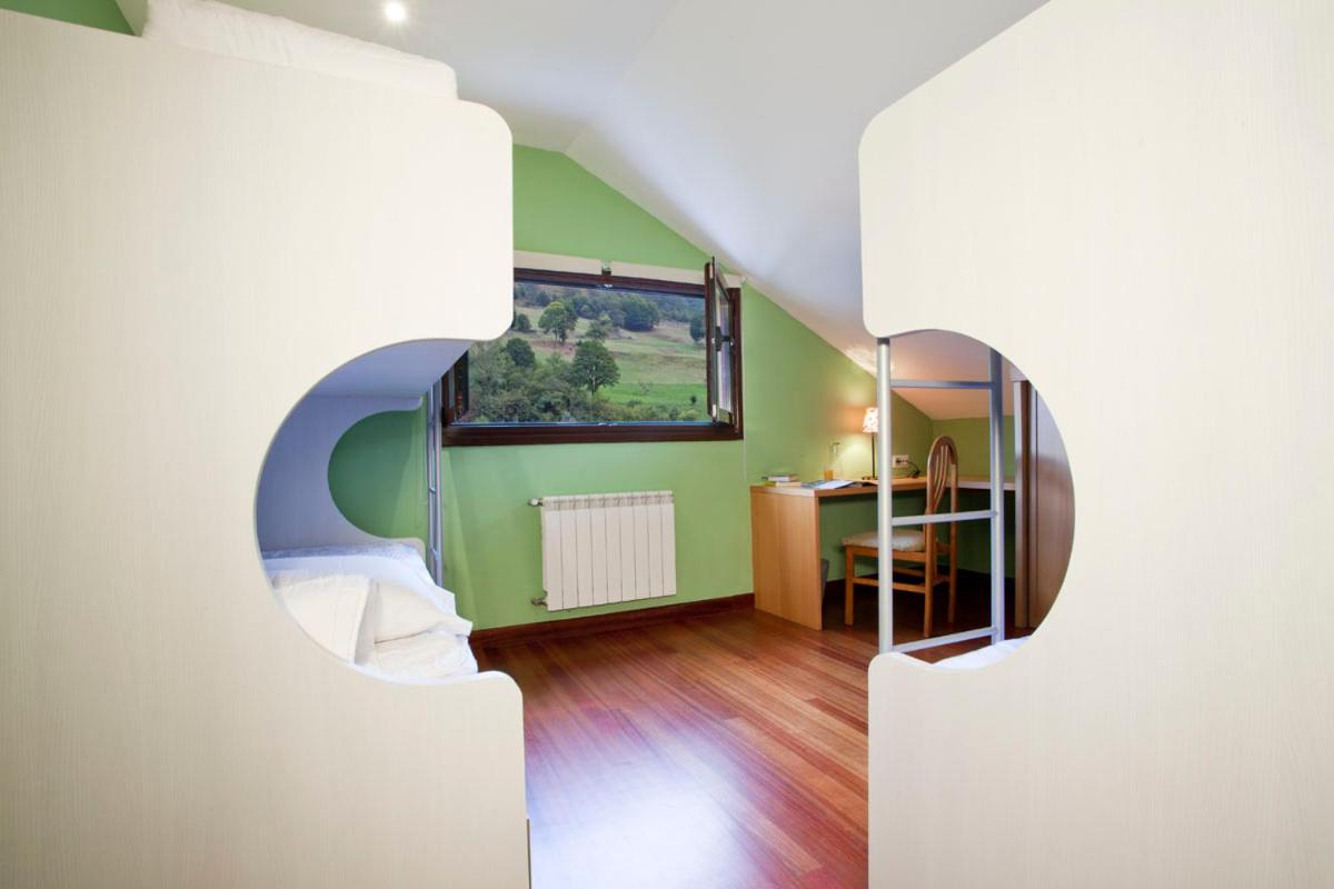 4-Bed Mixed Dormitory Room photo 3