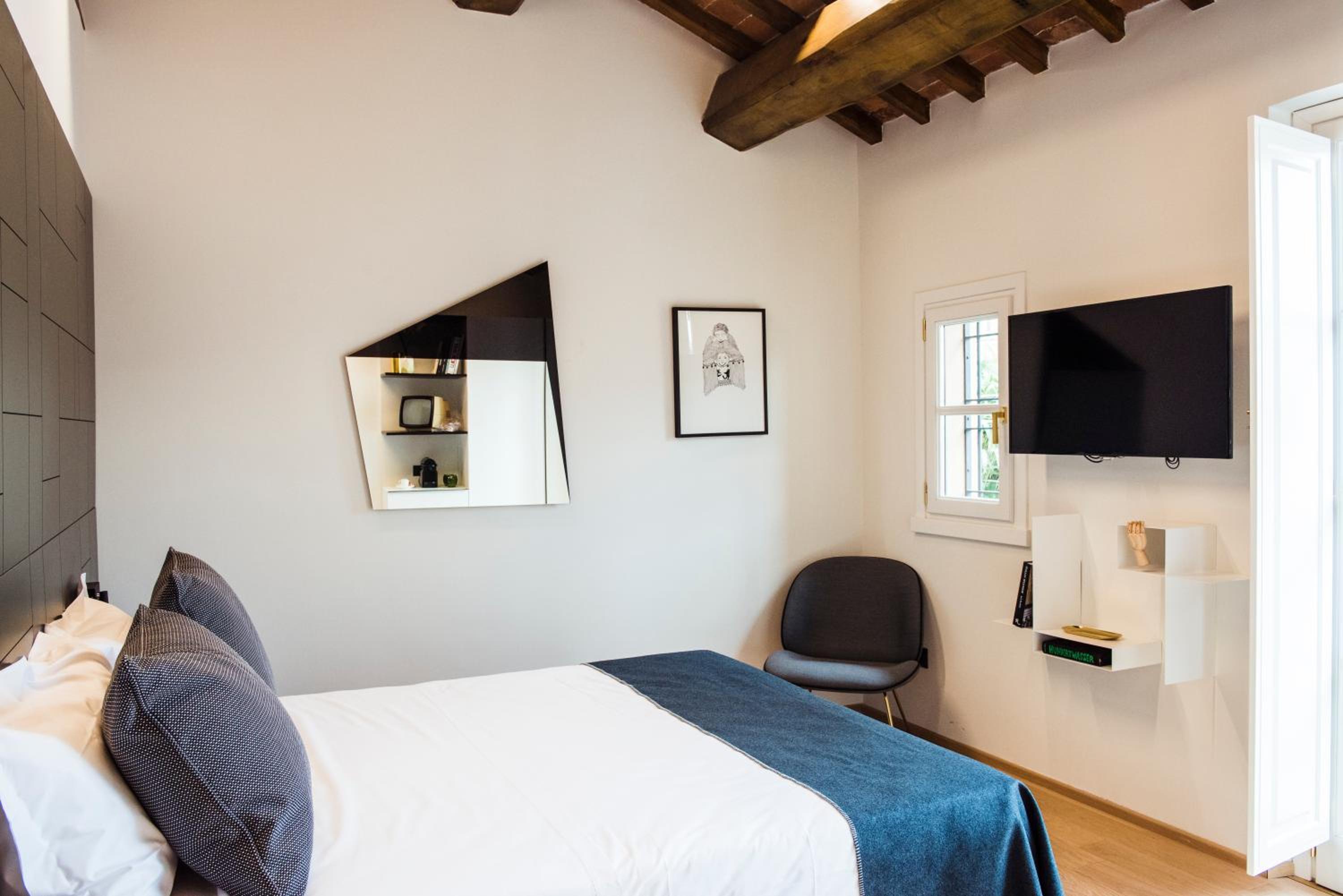 Deluxe Double Room with Balcony photo 2
