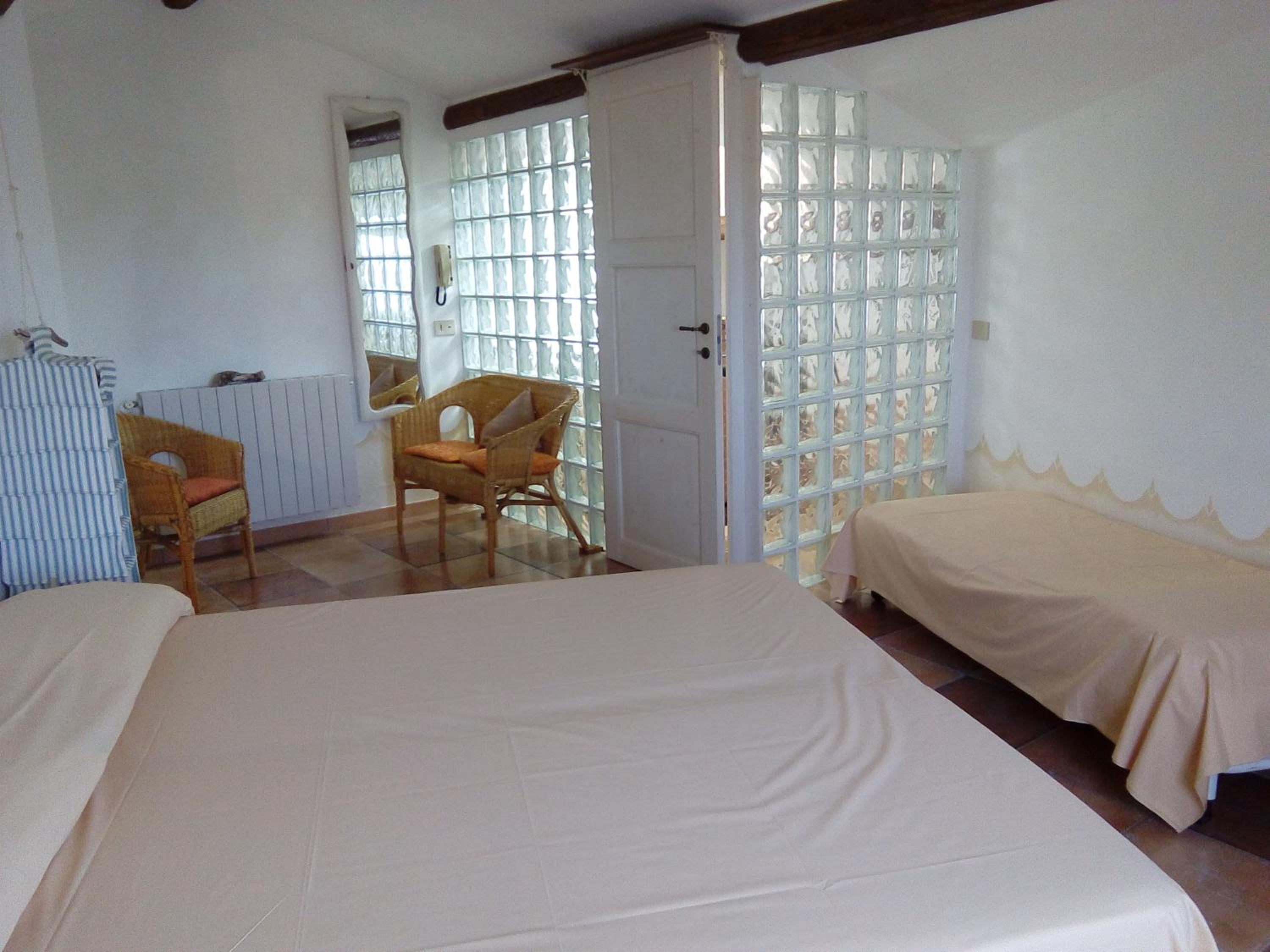 Triple Room with Private Bathroom - Photo 7