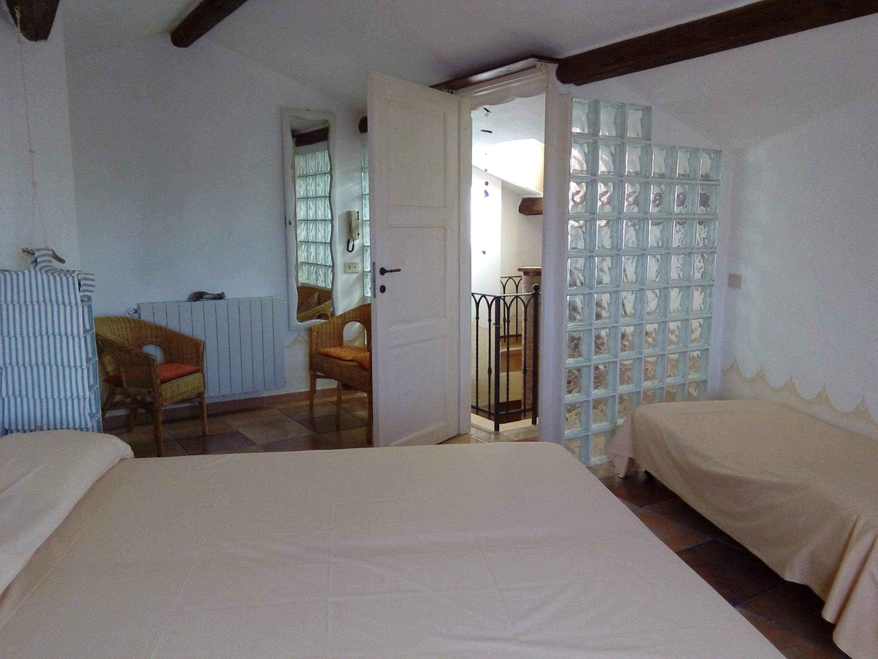 Triple Room with Private Bathroom - Photo 3