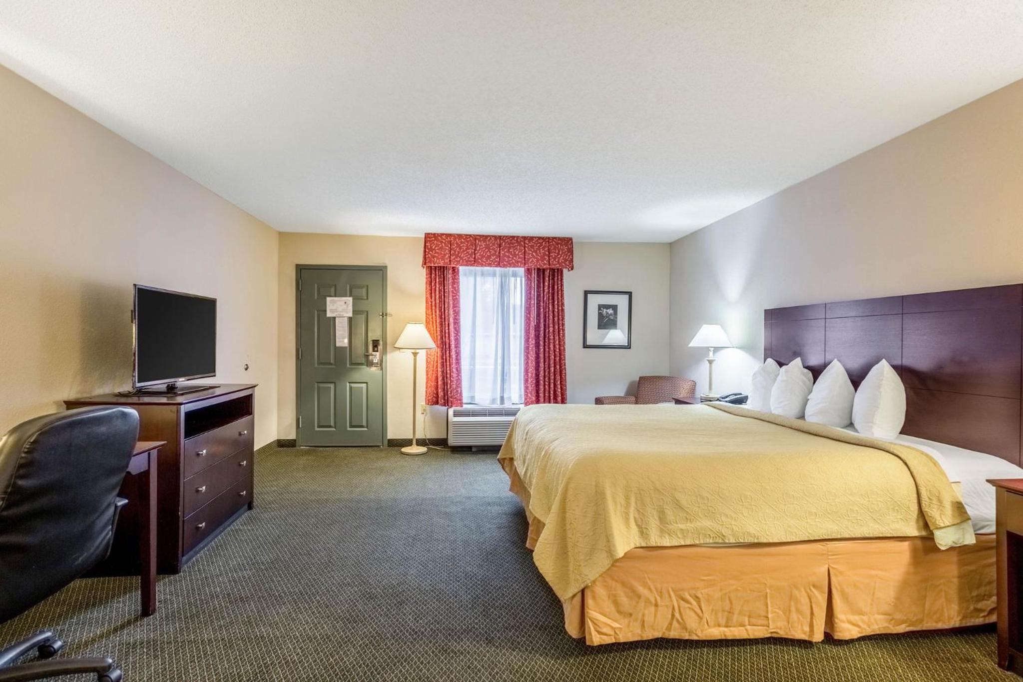 King Room with Kitchenette - Photo 1