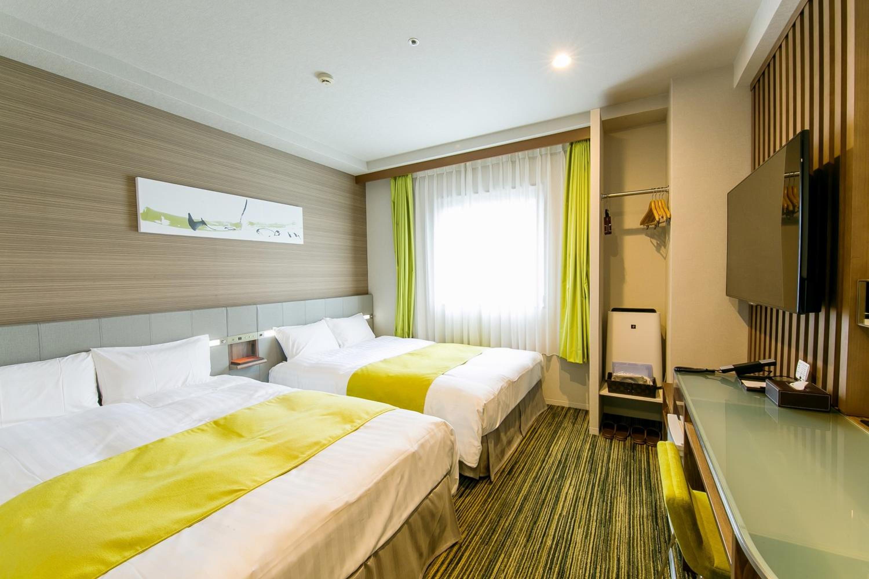 Twin Room - Non-Smoking photo 1