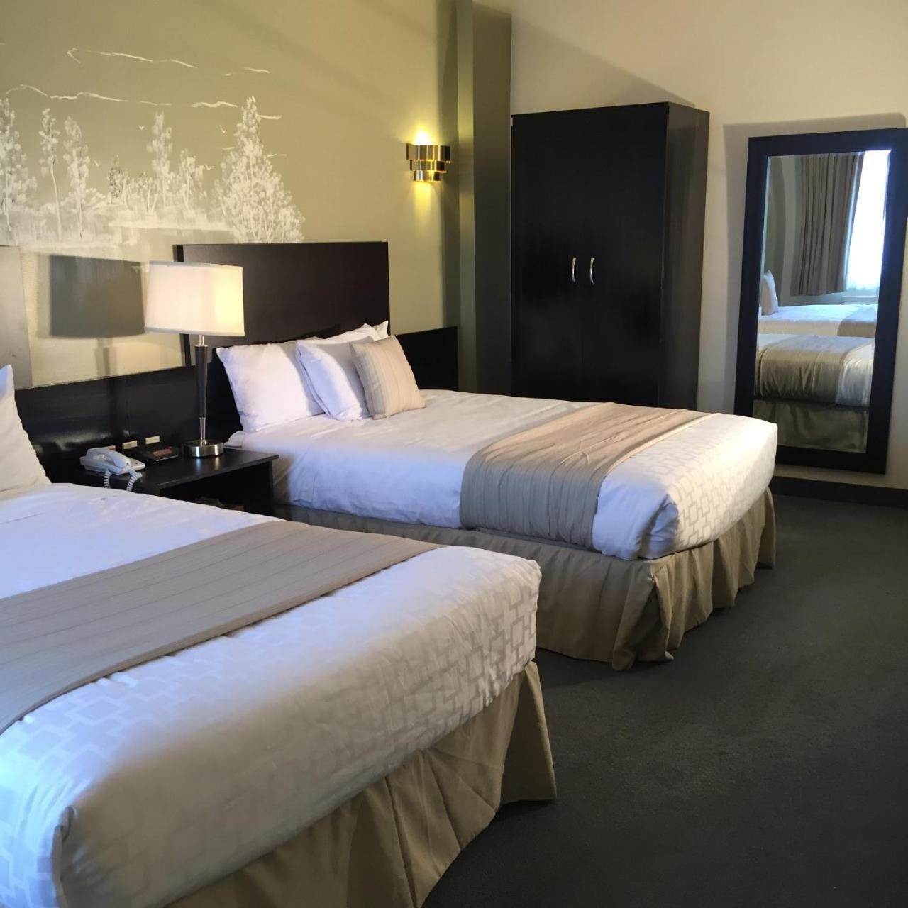 Standard Room with Two Double Beds - Photo 3