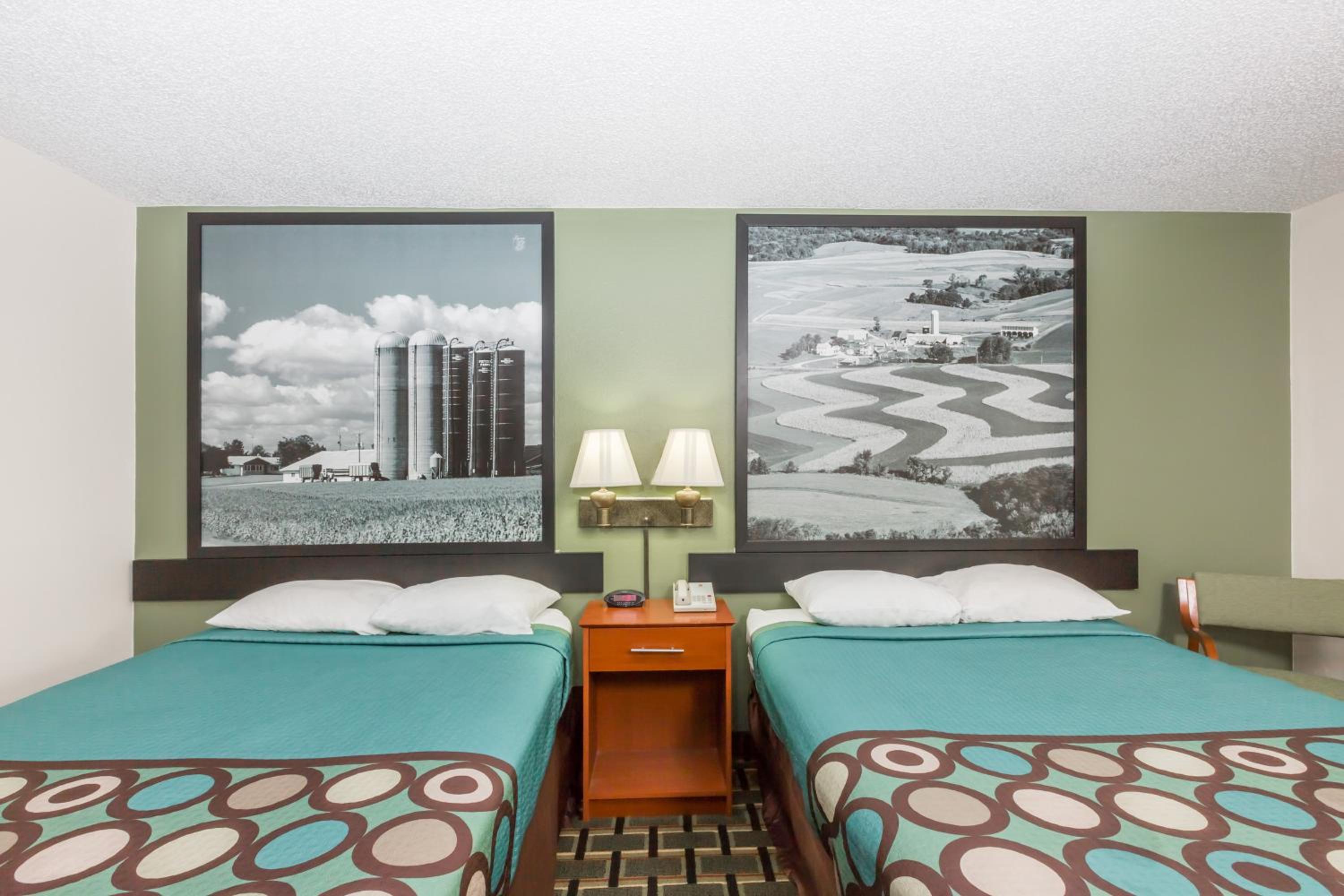 2 Double Beds, Smoking - Photo 1