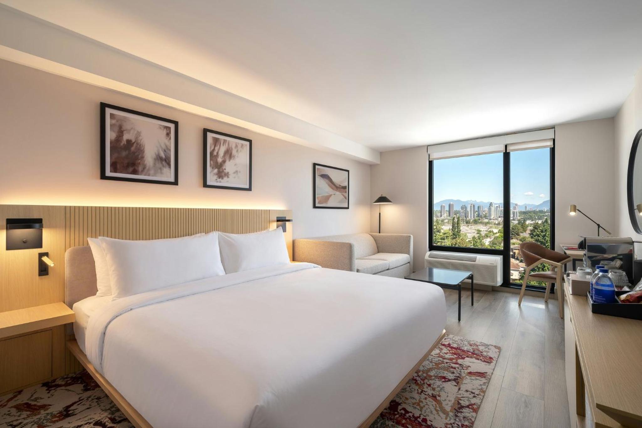 Premium King Room with Mountain View Smoke Free (Upgraded Bedding and Snack Box) photo 1