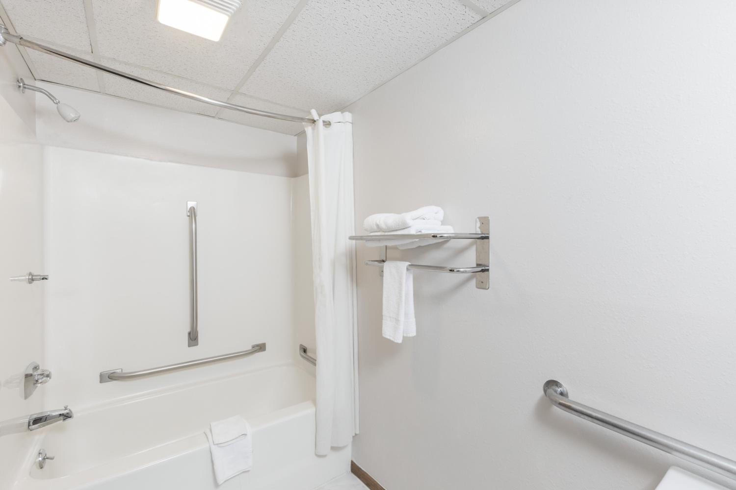 King Room - Disability Access/Non-Smoking - Photo 4