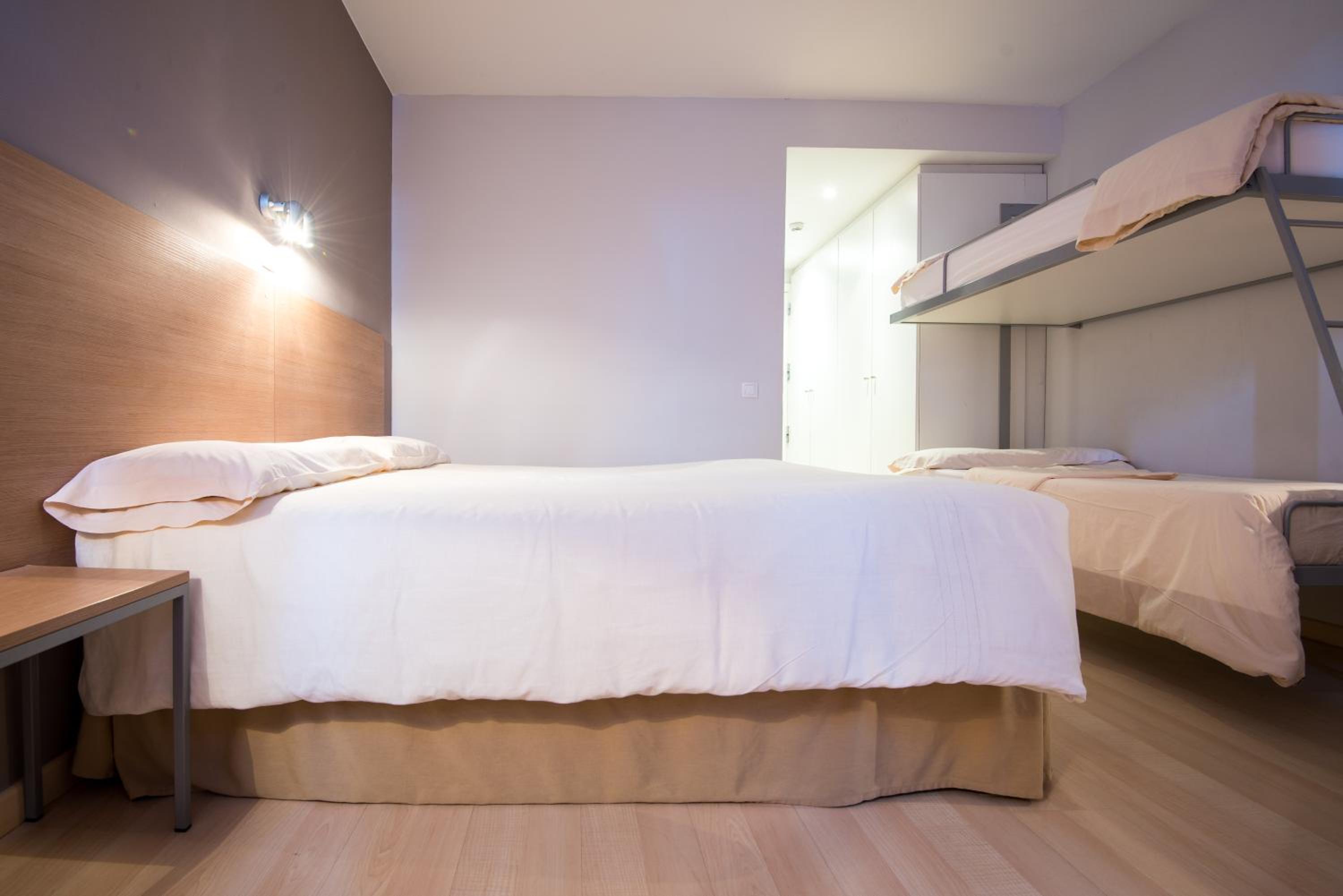 Habitación cuádruple en ático (2 adultos + 2 niños)