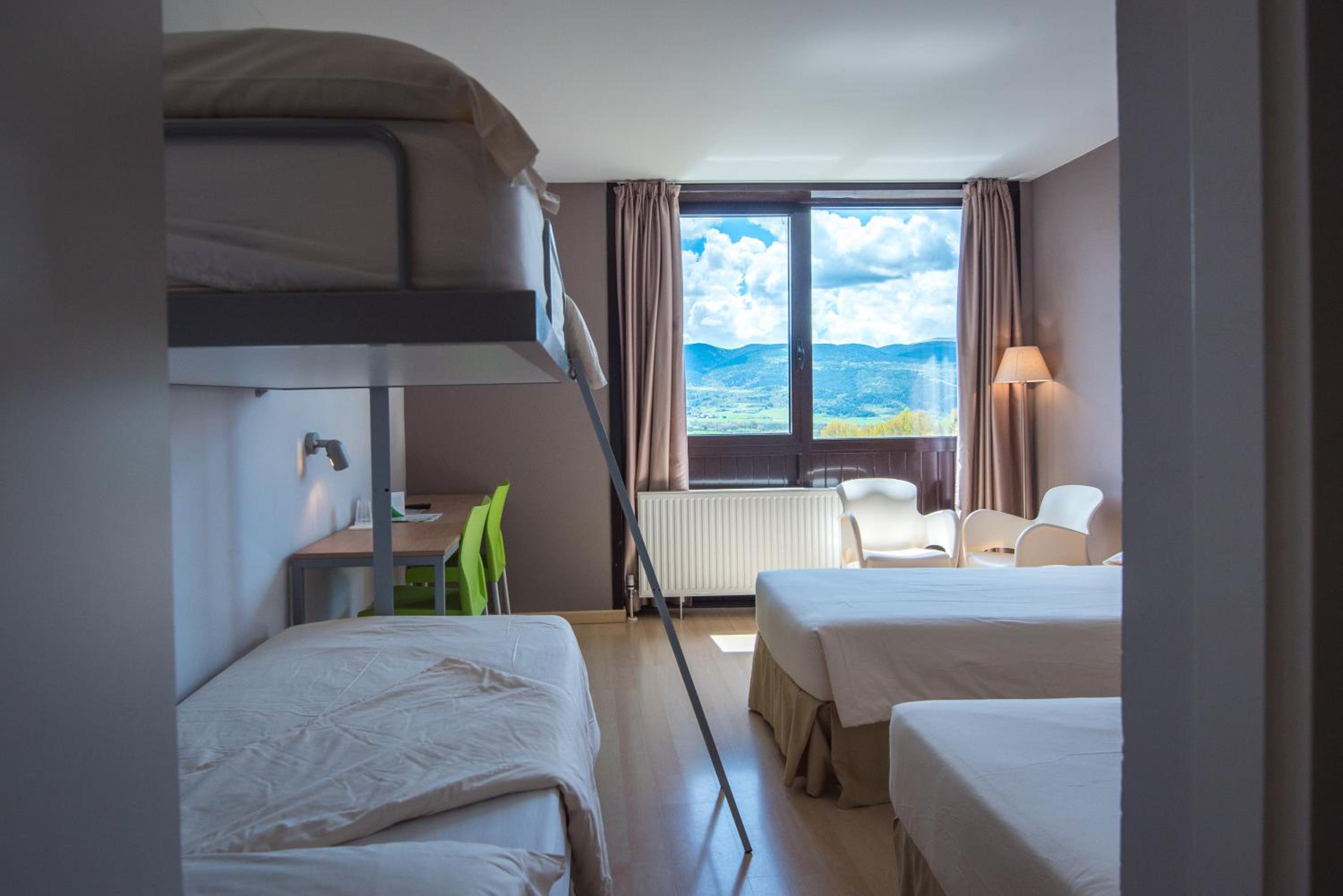 Habitación Cuádruple (3 Adultos + 1 Niño)