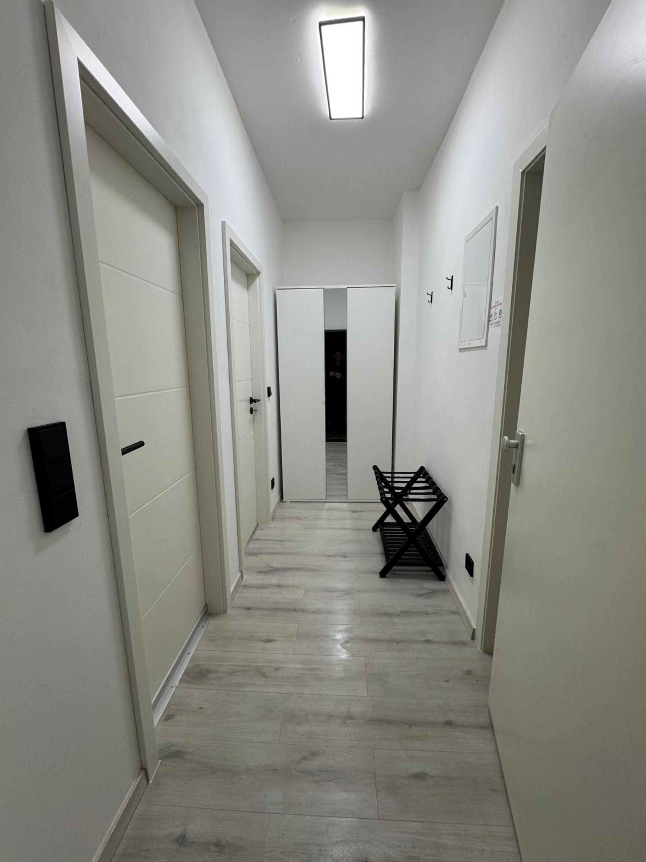 One-Bedroom Apartment - Photo 2