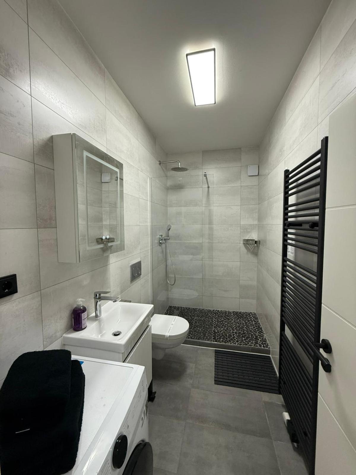 One-Bedroom Apartment - Photo 4