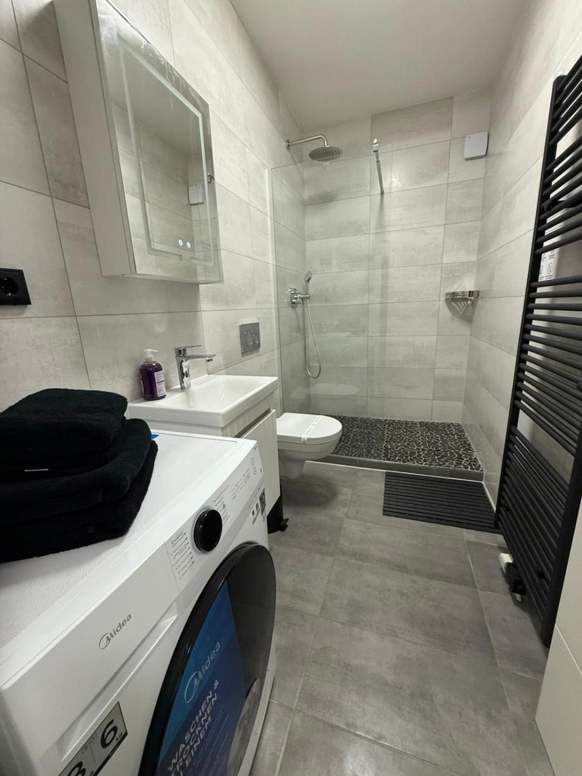 One-Bedroom Apartment - Photo 5