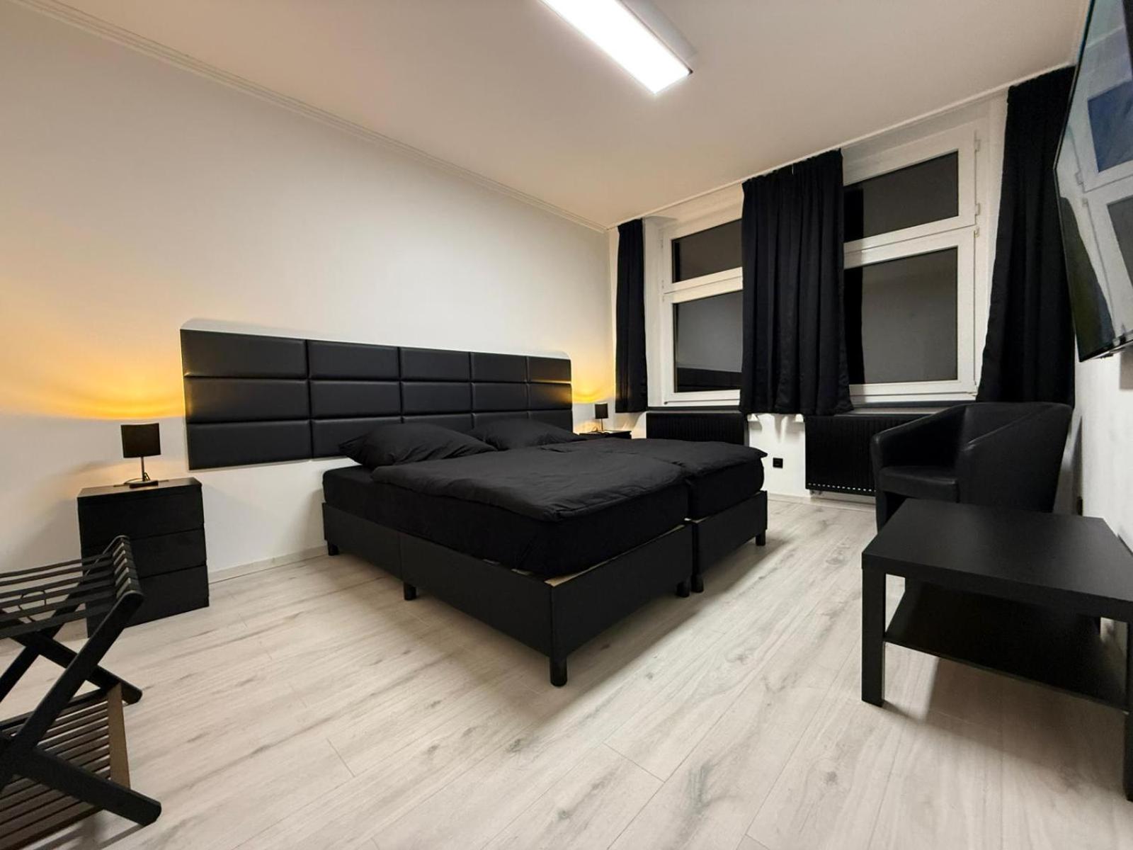 One-Bedroom Apartment - Photo 1