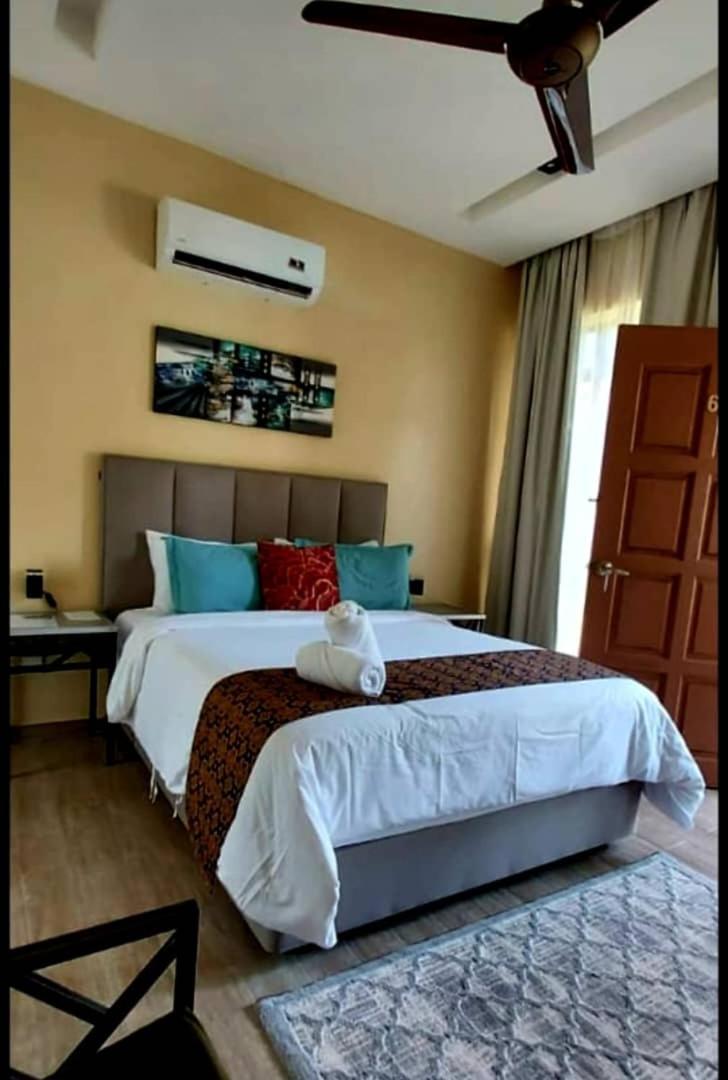 Queen Room with Garden View