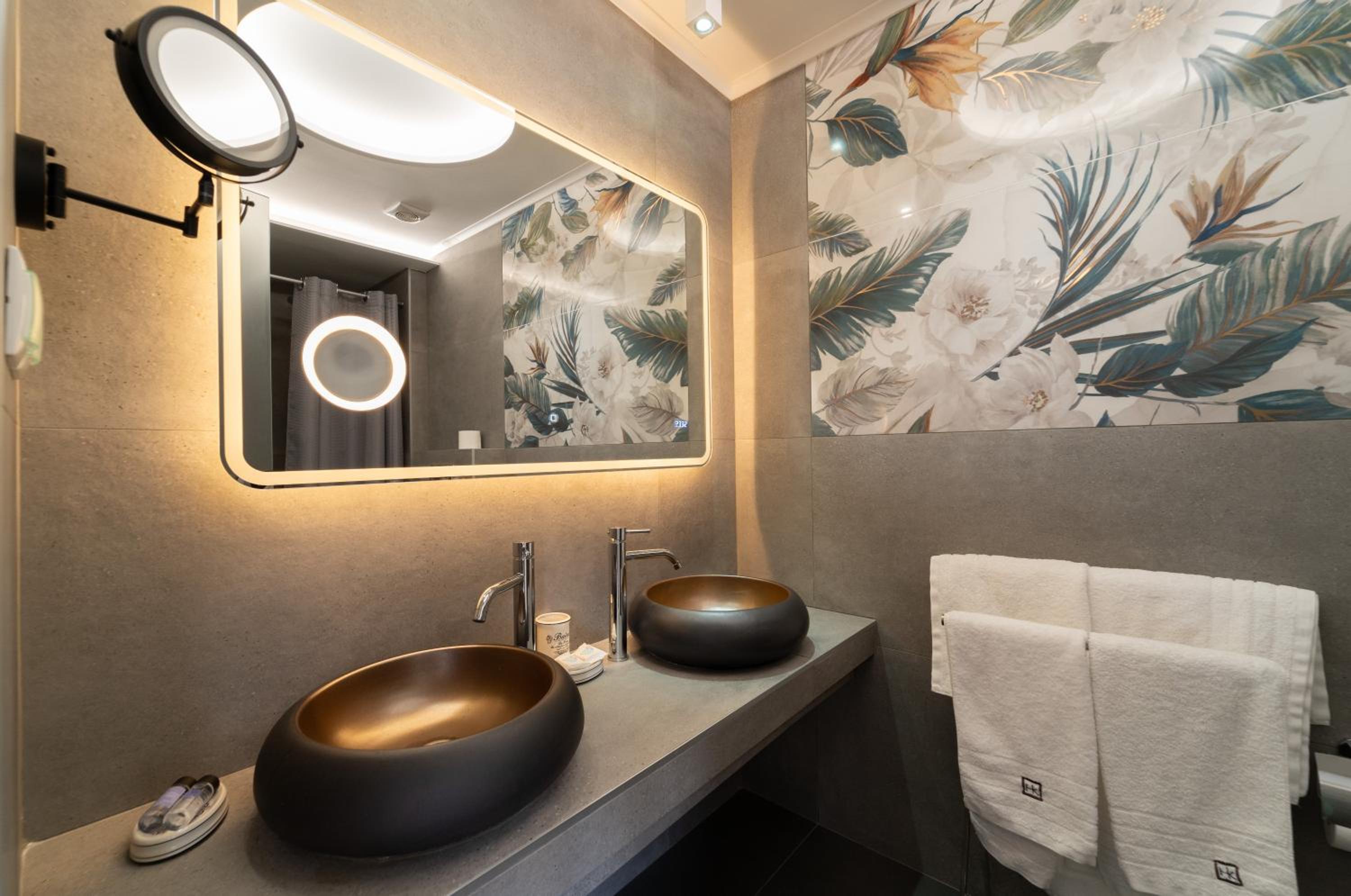 Junior Suite with Balcony photo 2