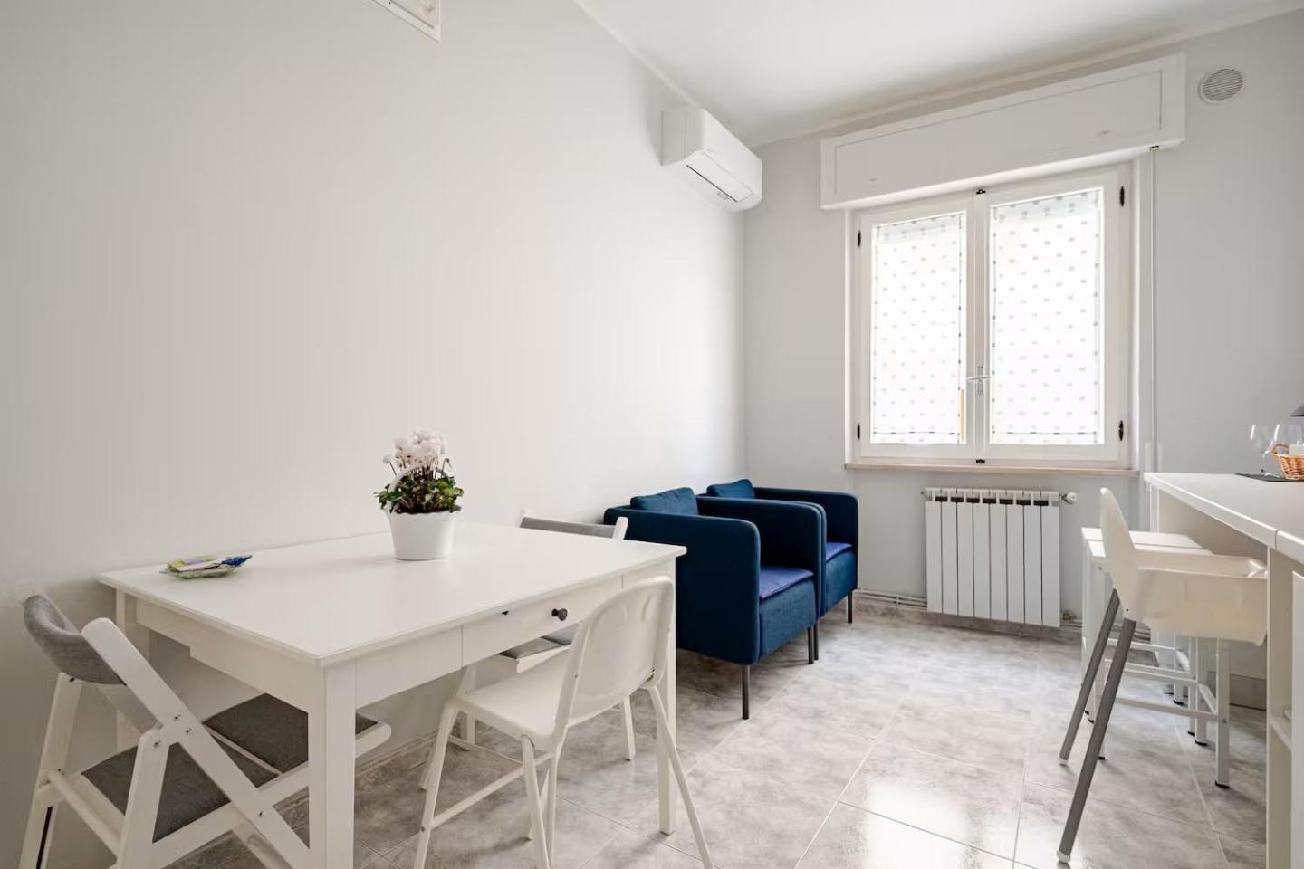 One-Bedroom Apartment photo 2