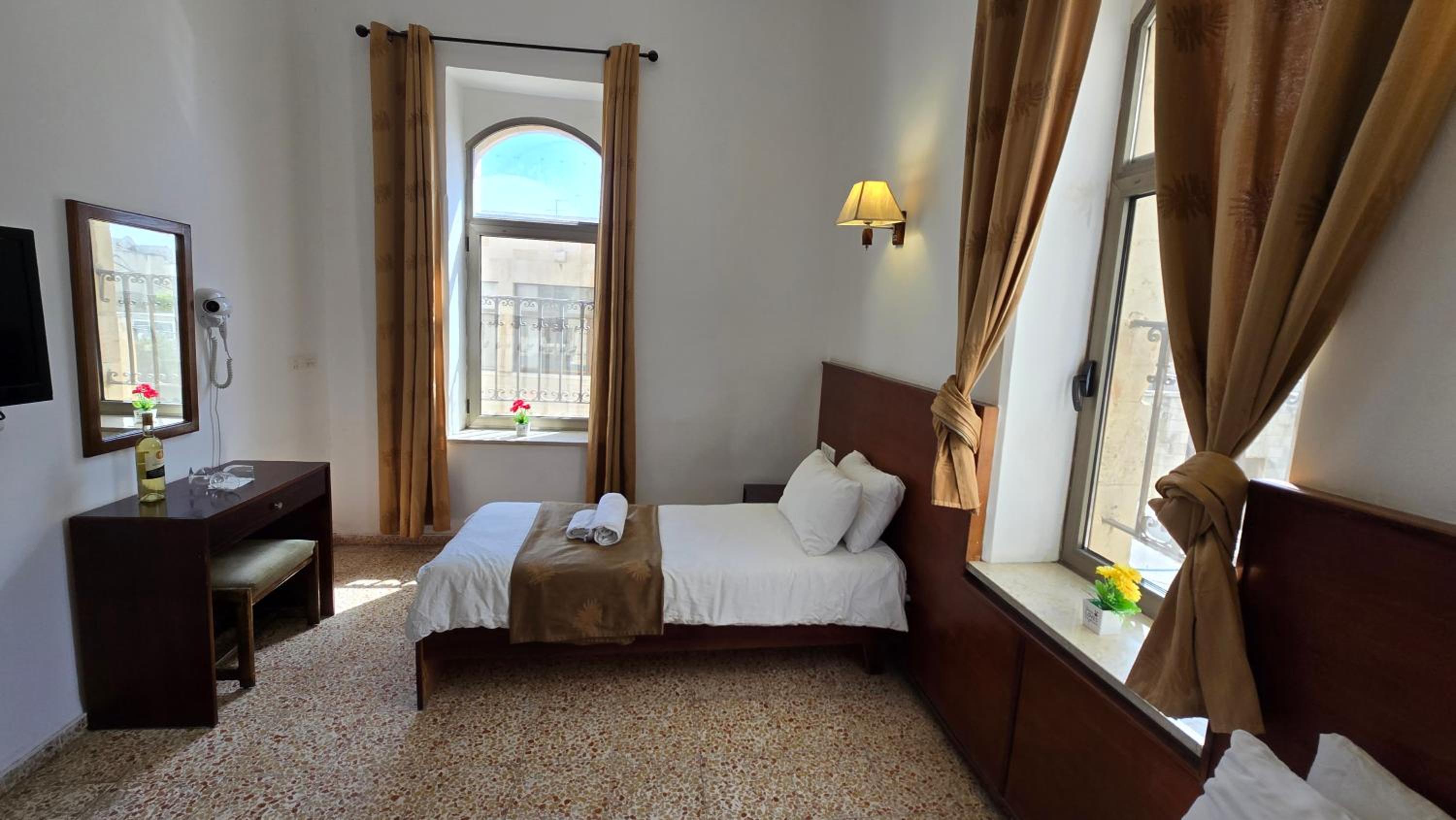 Twin Room, (2 Single Beds) photo 3