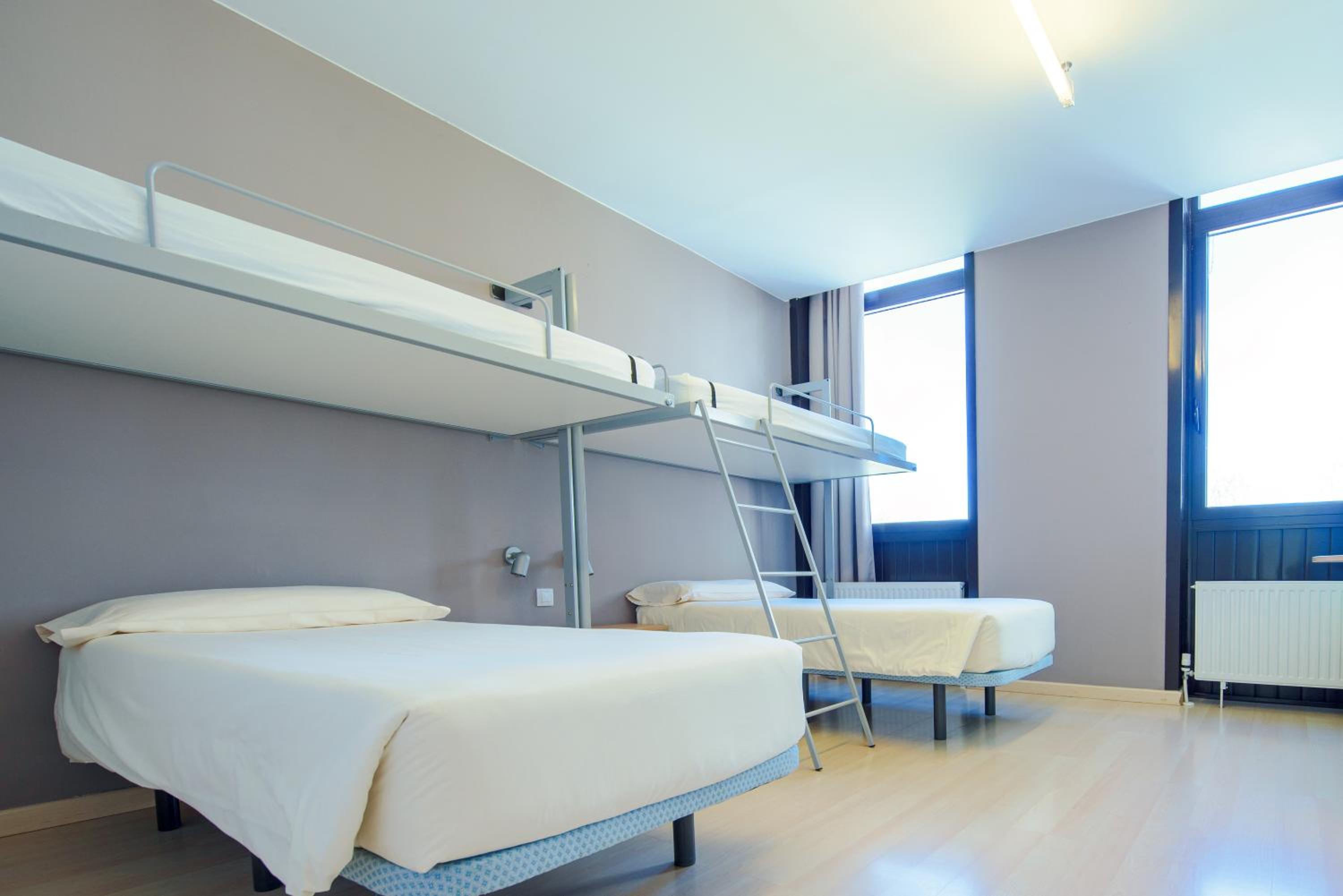 Quadruple Room (2 Adults + 2 Children) photo 2