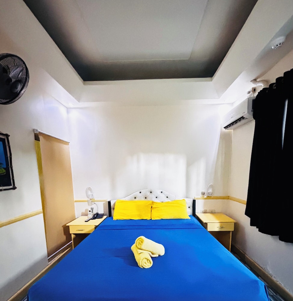 Superior Single Room, 1 Queen Bed - Photo 1