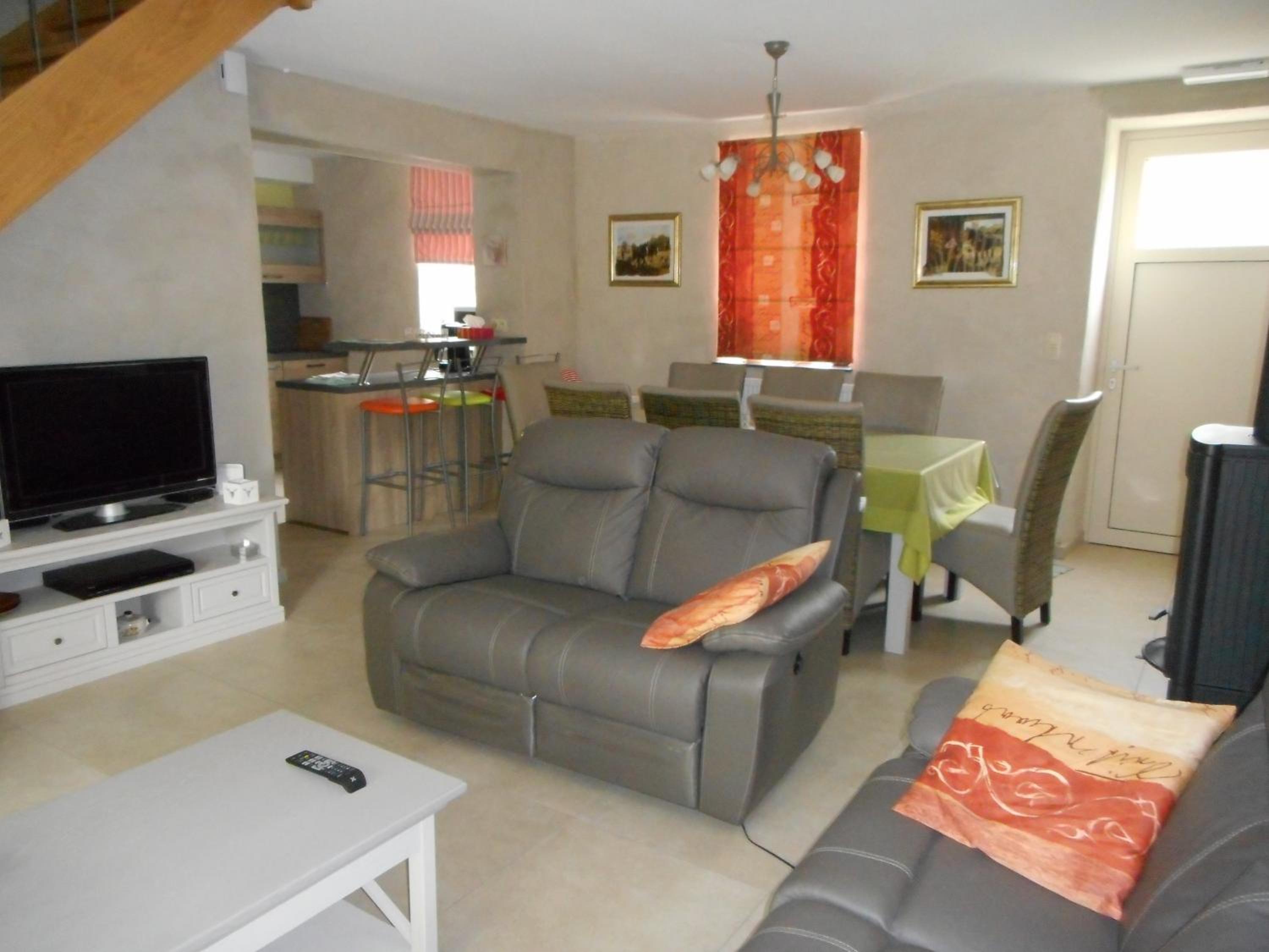 Three-Bedroom House photo 2